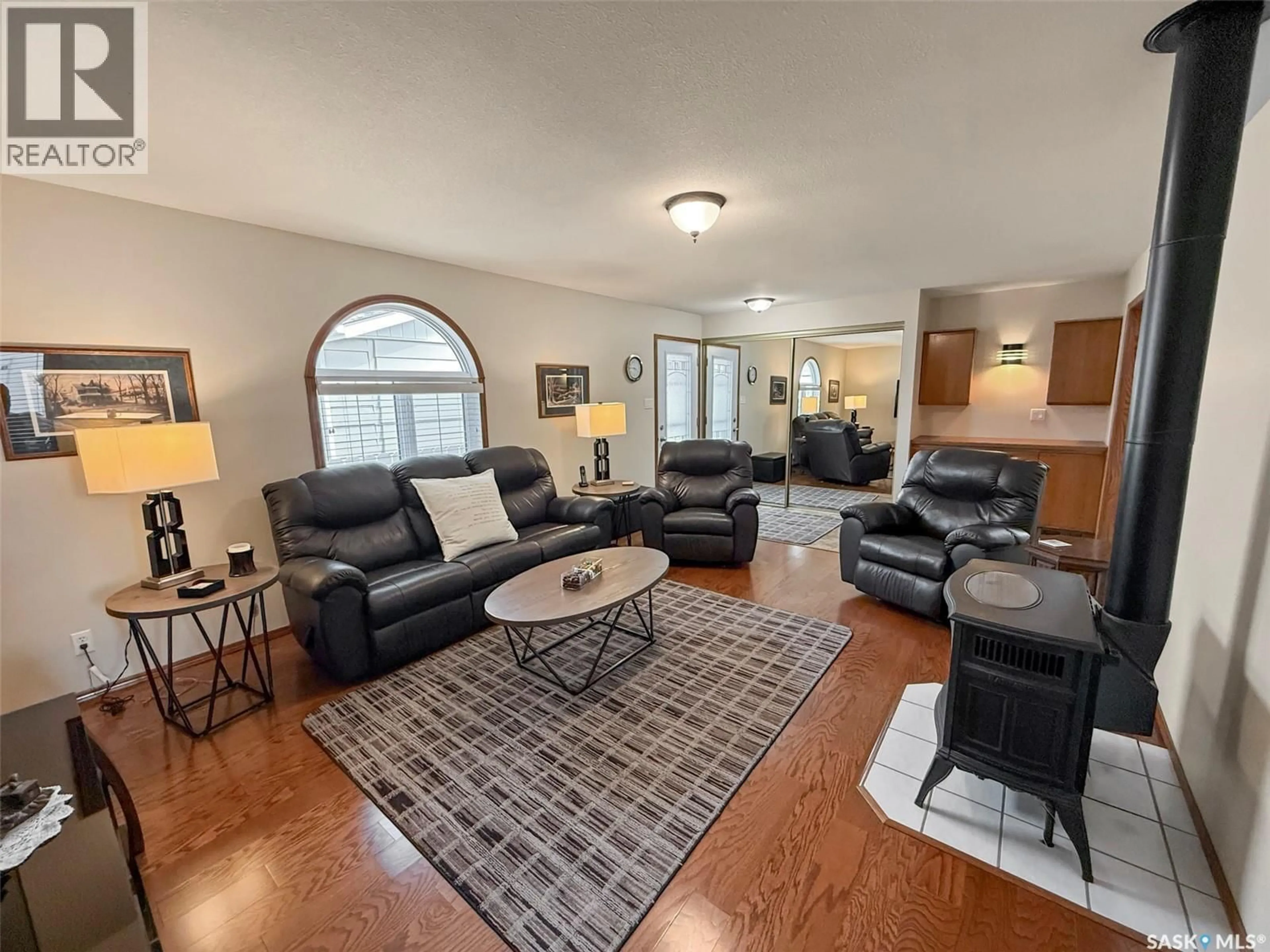 Living room with furniture, unknown for 1129 JUBILEE DRIVE, Swift Current Saskatchewan S9H2A1