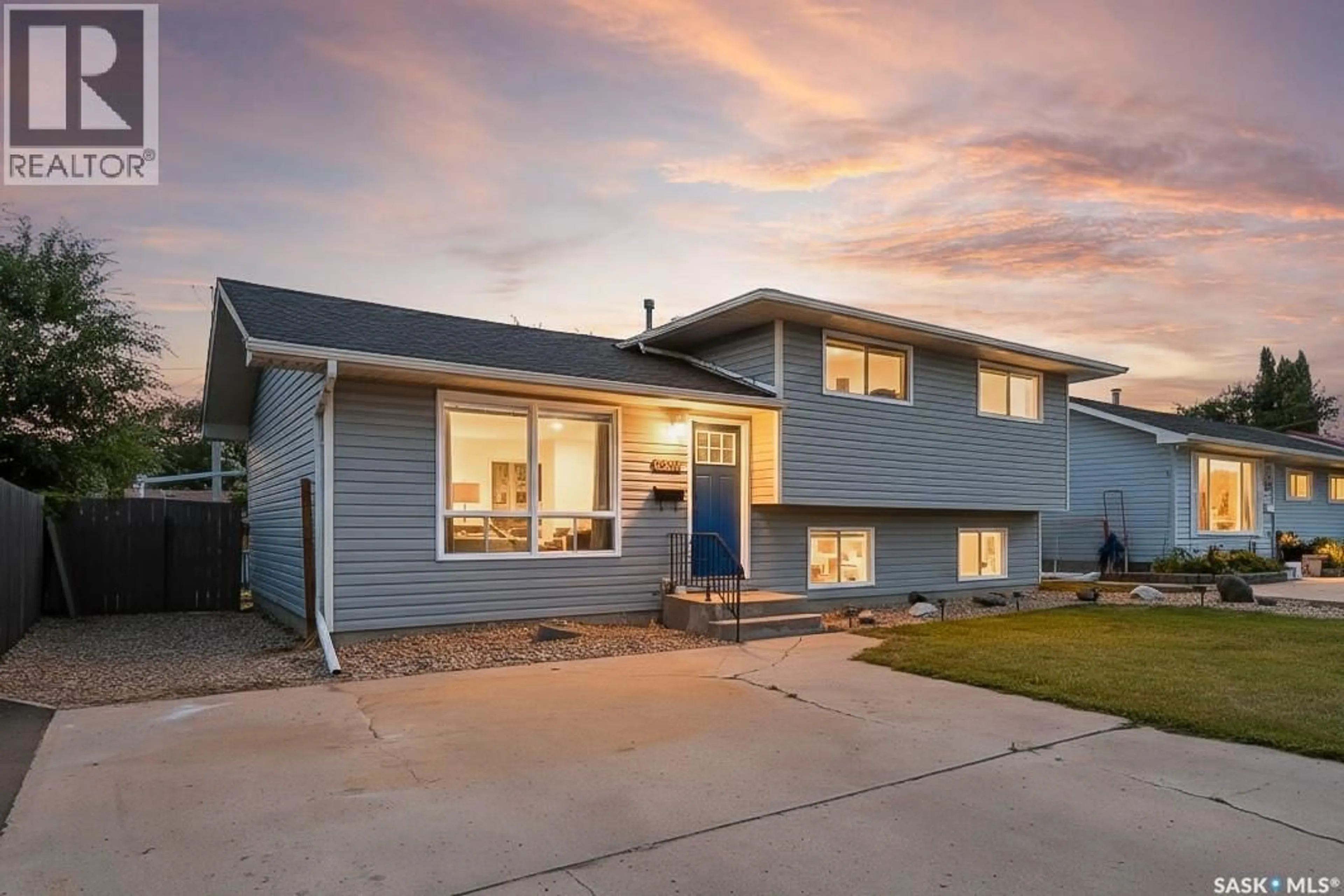 Home with vinyl exterior material, street for 1309 HOCHELAGA STREET, Moose Jaw Saskatchewan S6H6C3