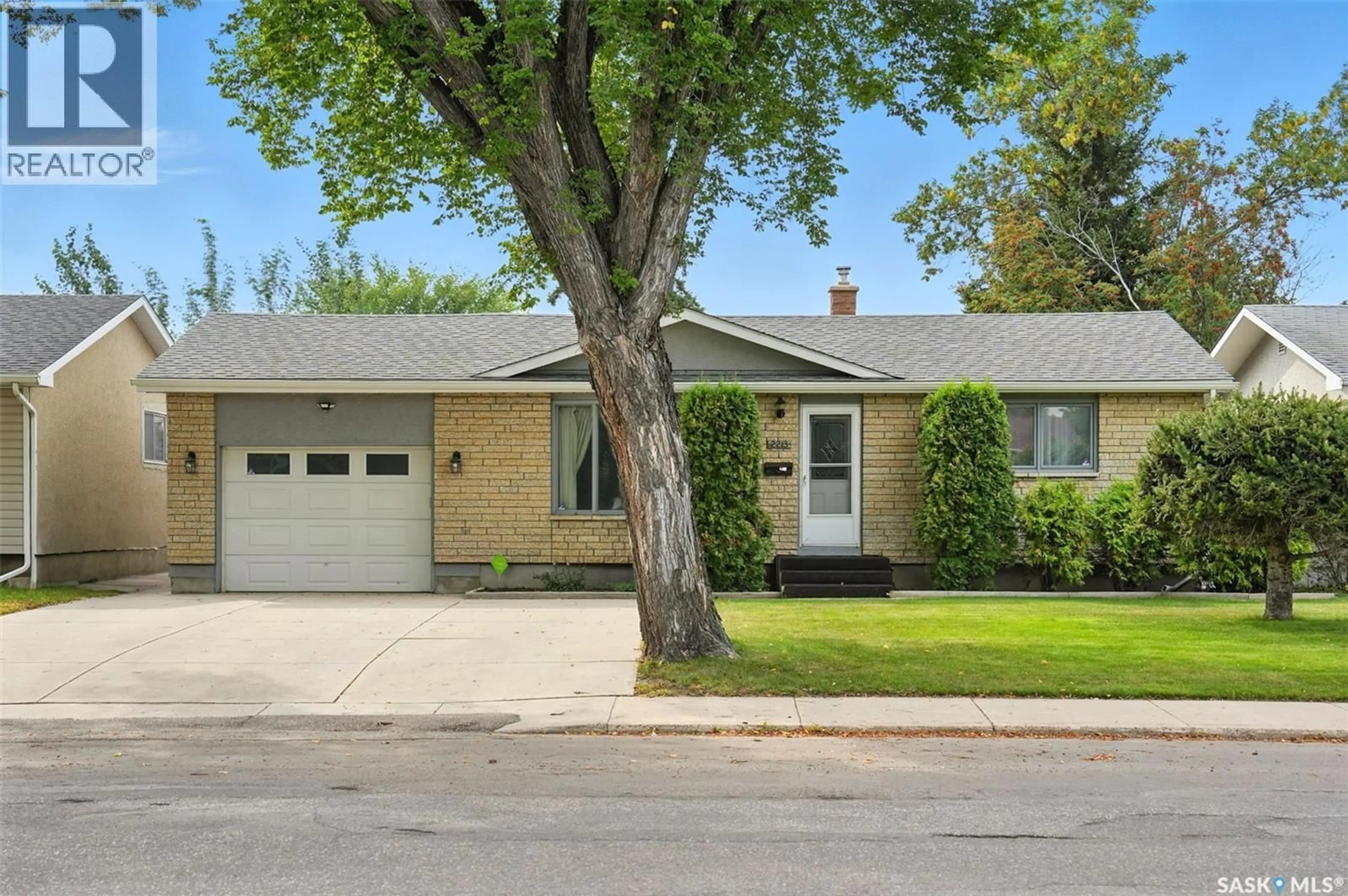 Home with vinyl exterior material, street for 2213 RICHARDSON ROAD, Saskatoon Saskatchewan S7L4B9