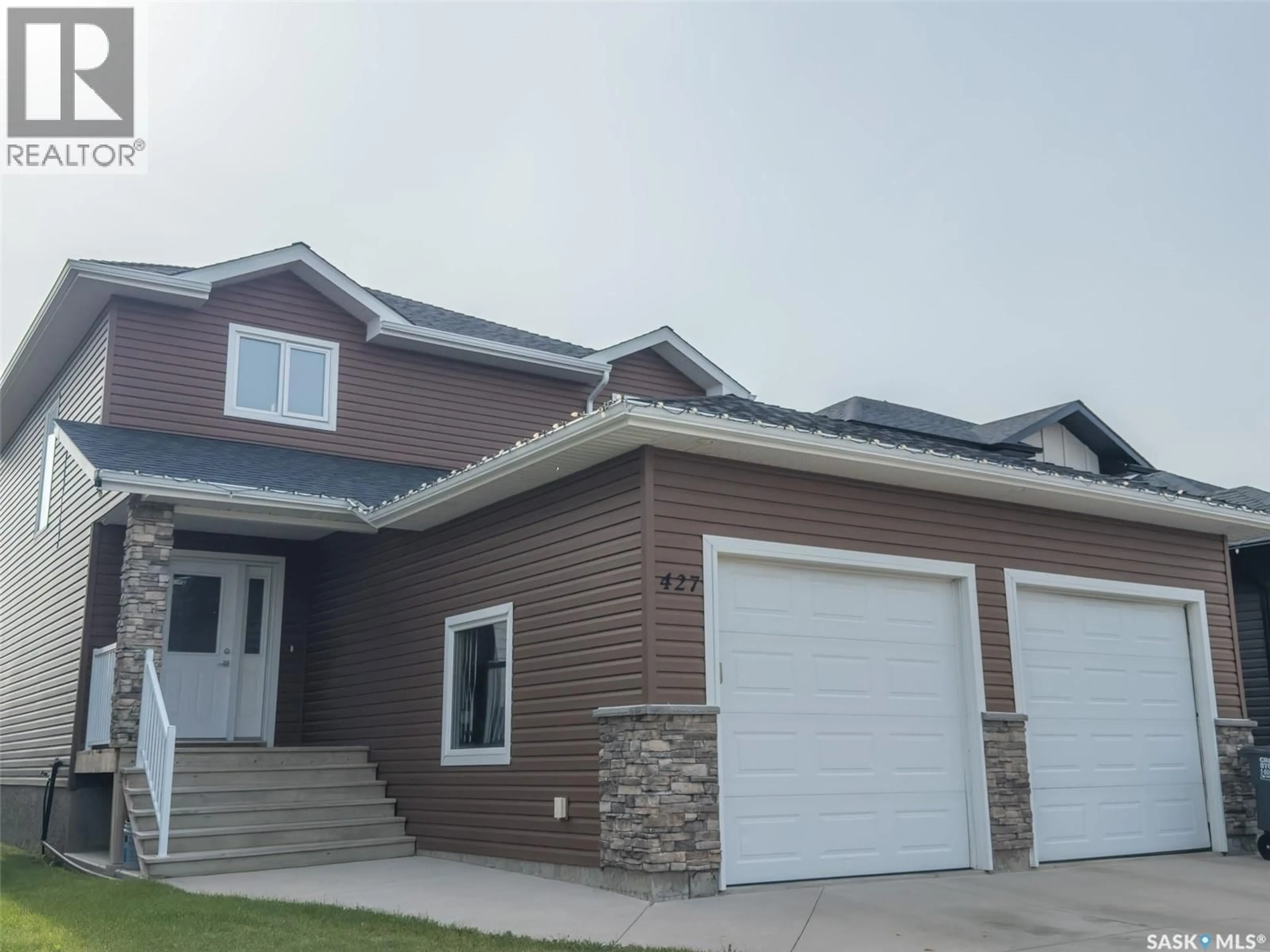 Home with vinyl exterior material, street for 427 GLACIAL SHORES MANOR, Saskatoon Saskatchewan S7S1N1