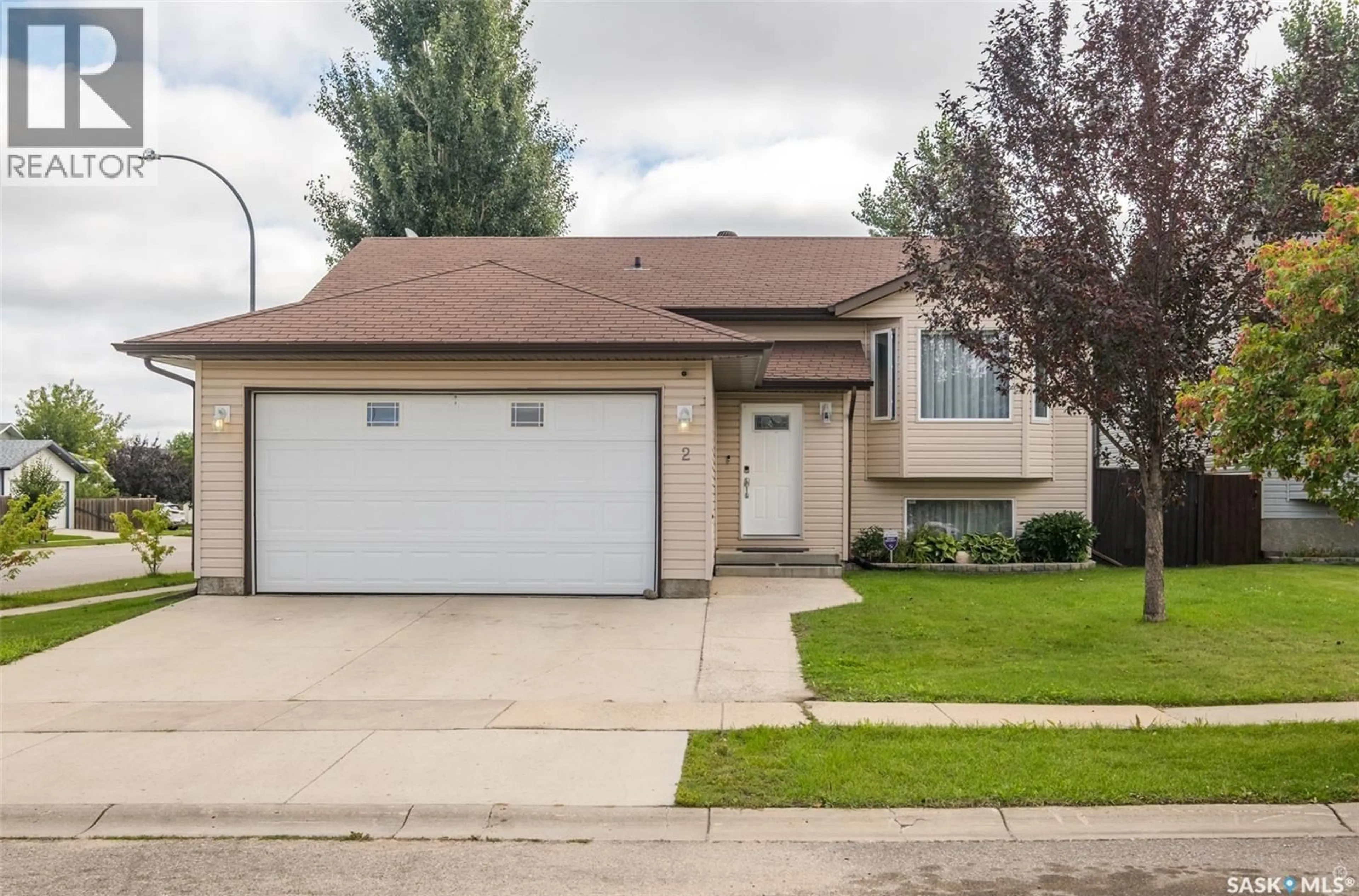 Home with vinyl exterior material, street for 2 STEELE BAY, Prince Albert Saskatchewan S6V0H2