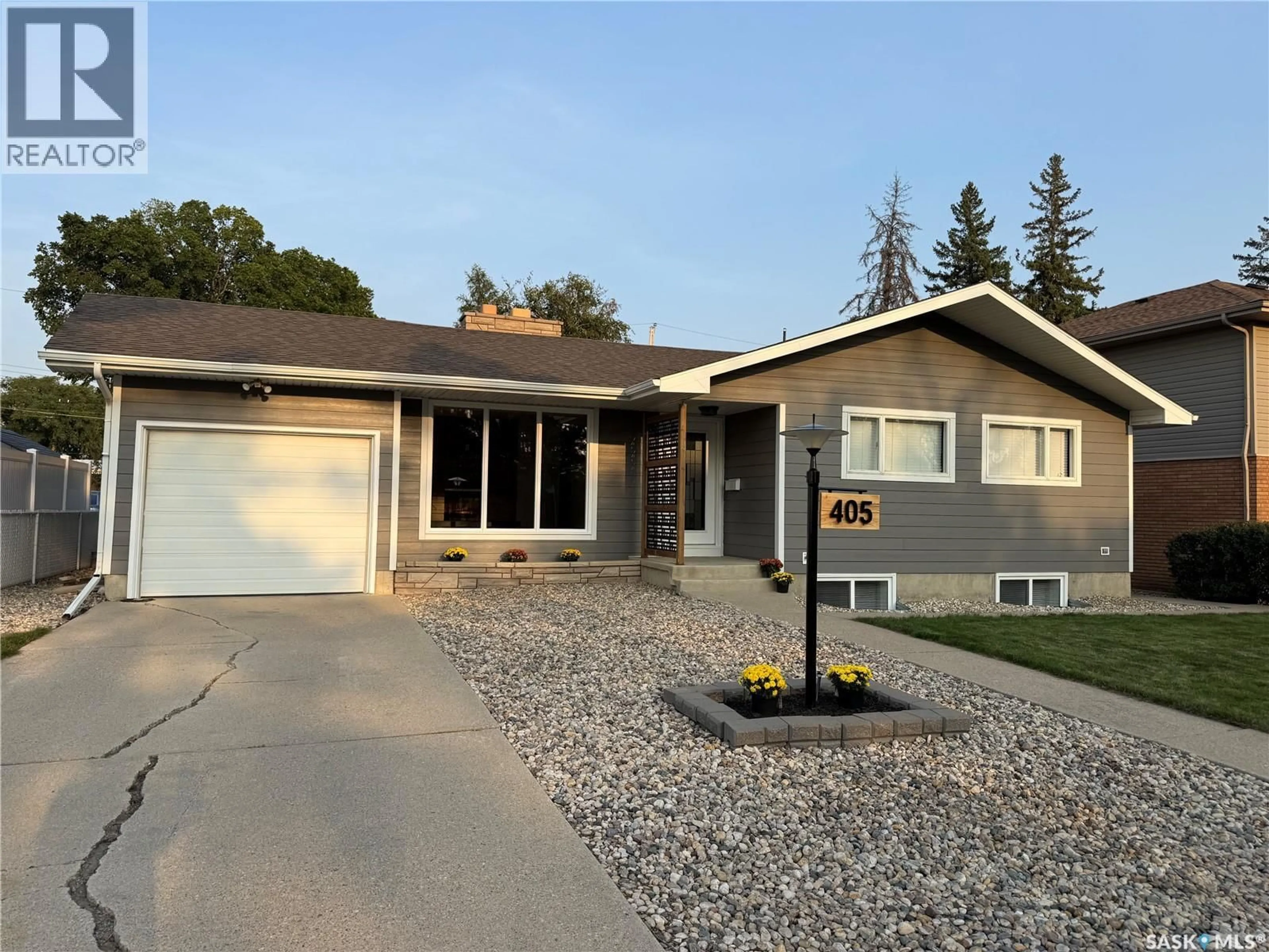 Home with vinyl exterior material, street for 405 PRESTON AVENUE, Saskatoon Saskatchewan S7H2V1