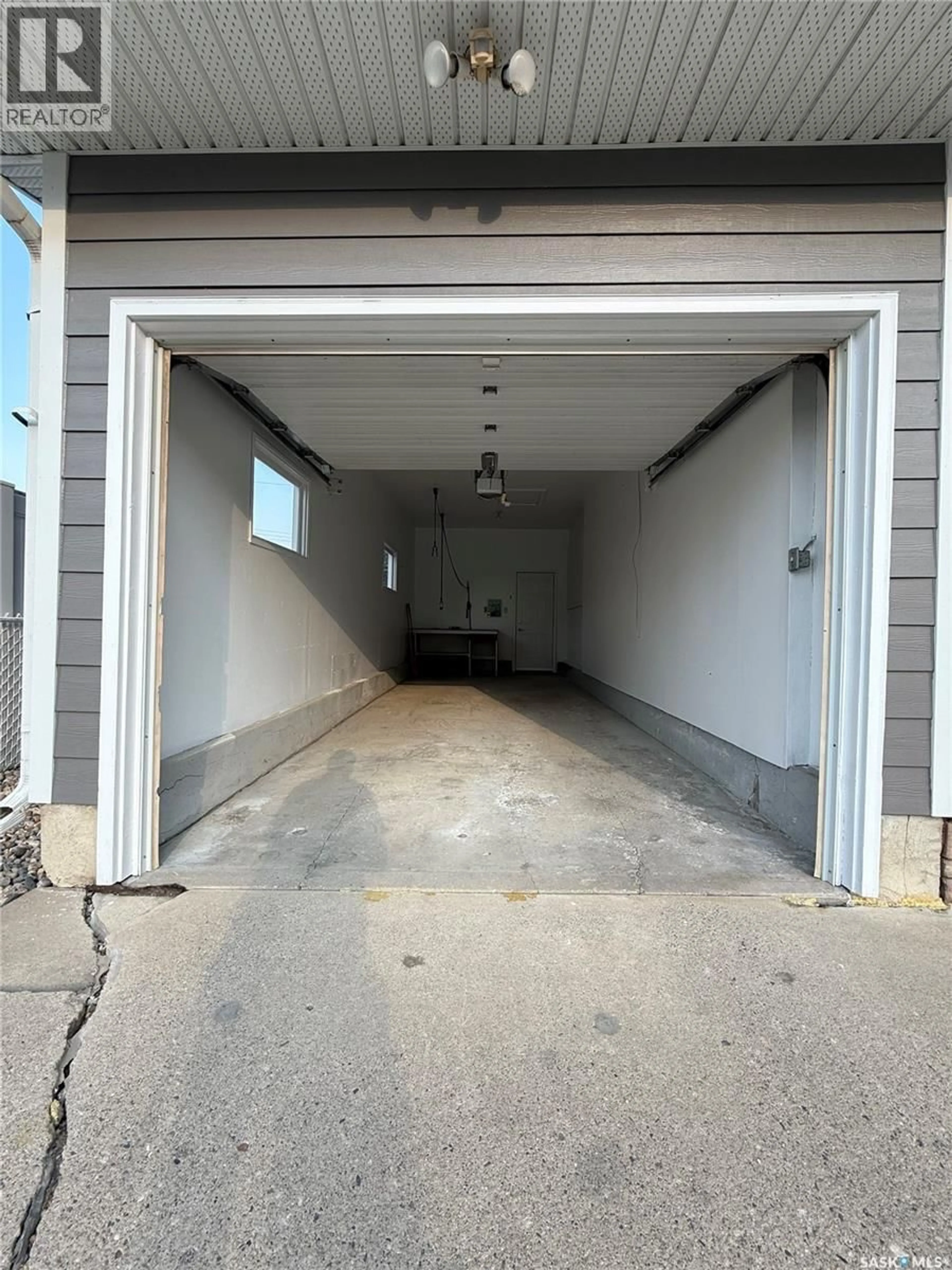 Indoor garage for 405 PRESTON AVENUE, Saskatoon Saskatchewan S7H2V1