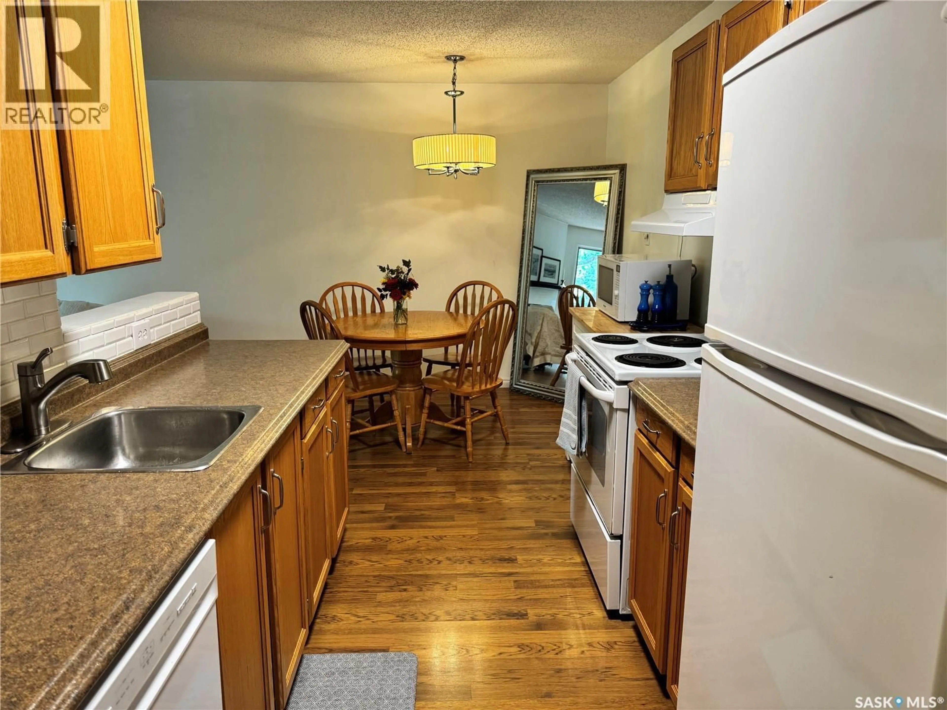 Standard kitchen, unknown for 122 - 319 EDINBURGH PLACE, Saskatoon Saskatchewan S7H5J7