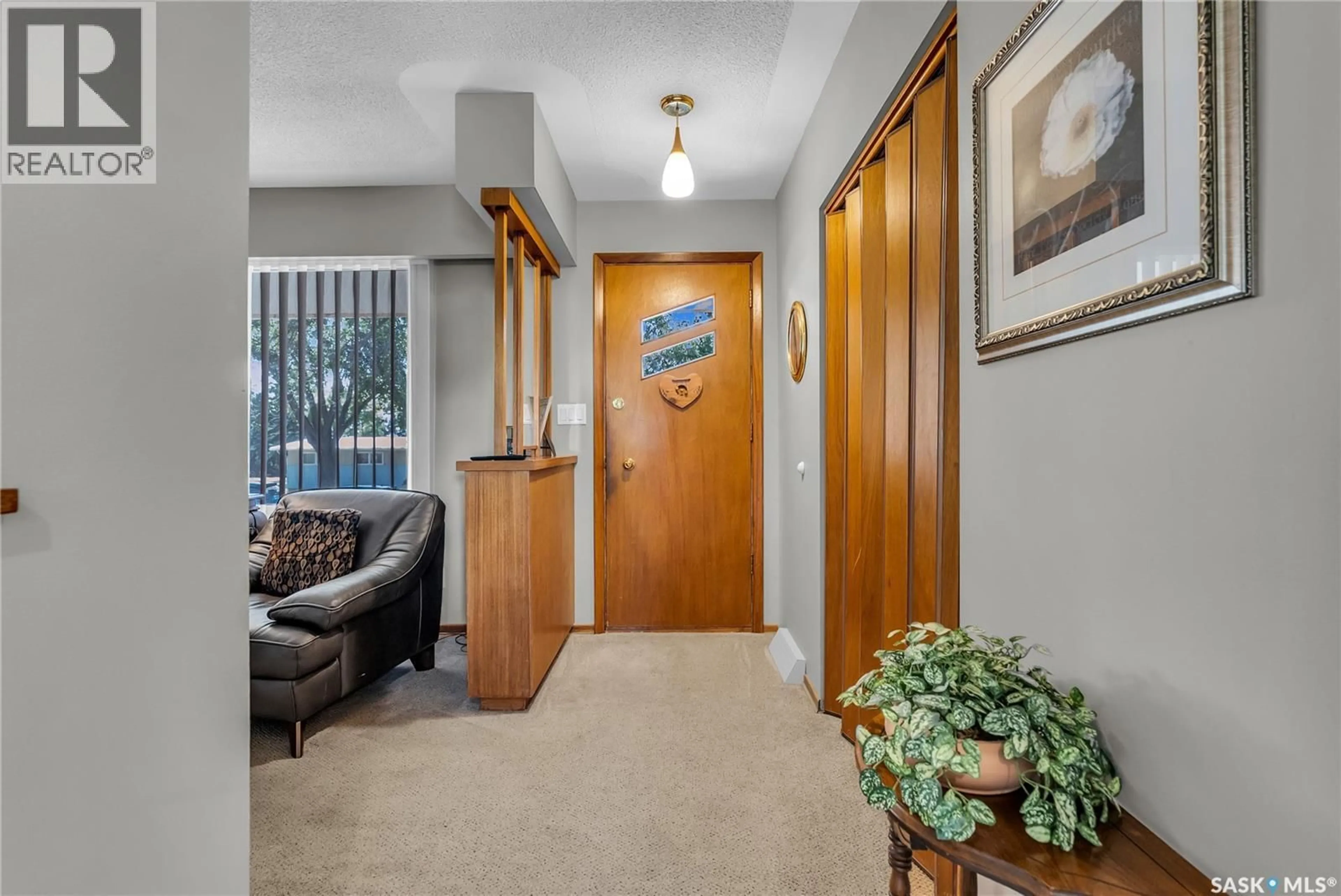 Indoor foyer for 604 KING STREET, Imperial Saskatchewan S0G2J0