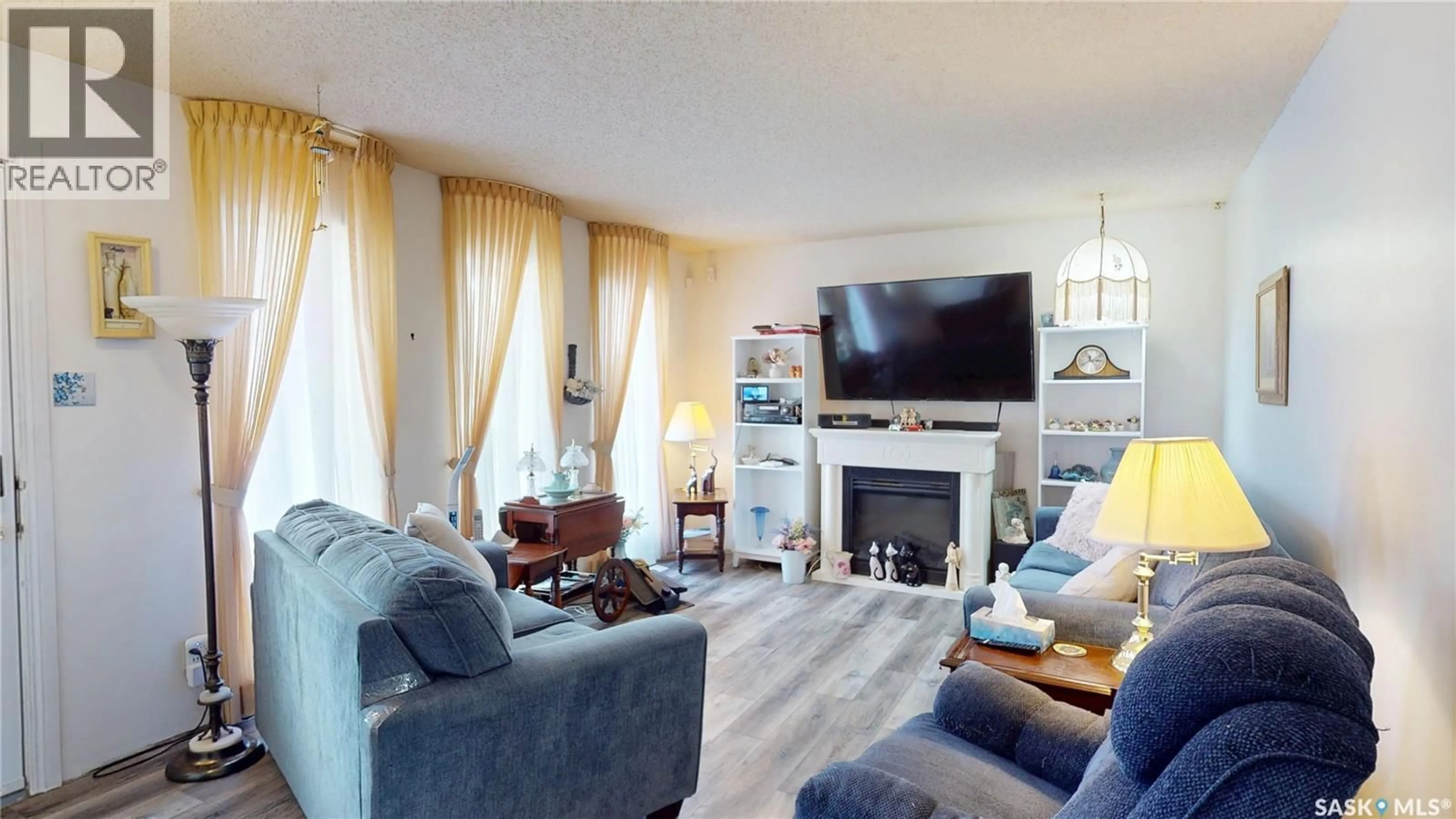 Living room with furniture, wood/laminate floor for 170 WHITECAP CRESCENT, Saskatoon Saskatchewan S7M5C5