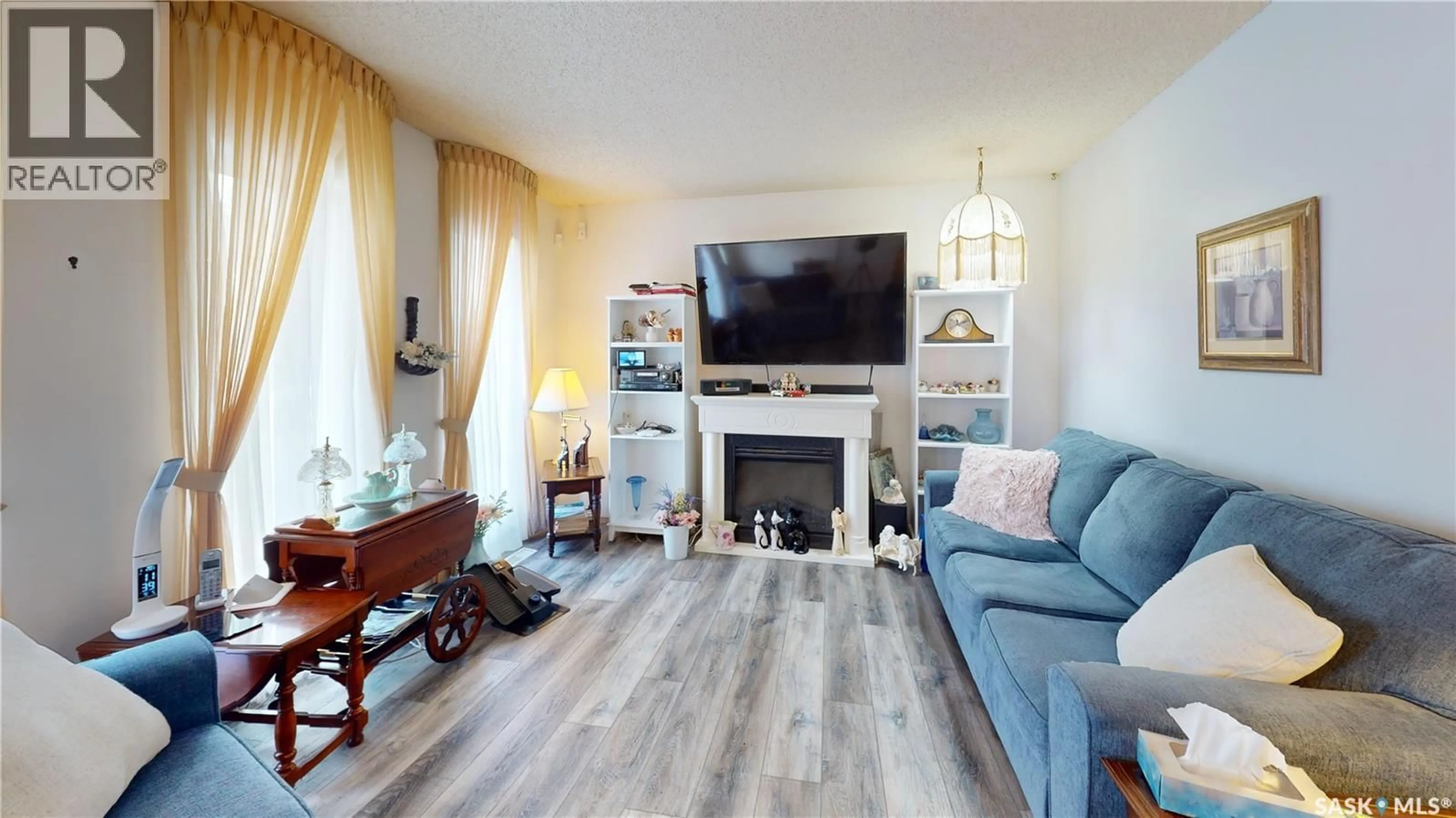 Living room with furniture, wood/laminate floor for 170 WHITECAP CRESCENT, Saskatoon Saskatchewan S7M5C5