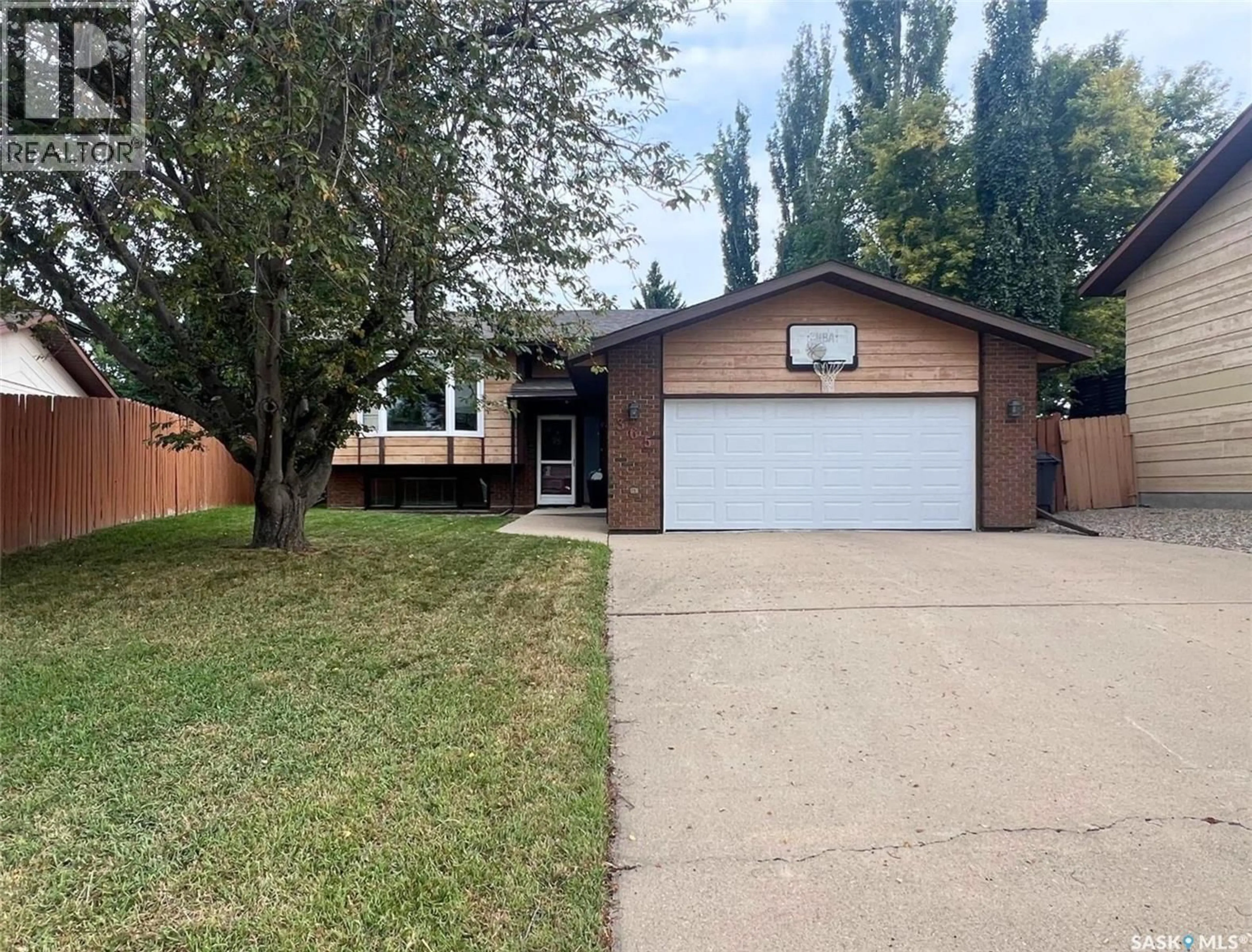 Home with vinyl exterior material, street for 365 BUFFALO PLACE, Swift Current Saskatchewan S9H4X2