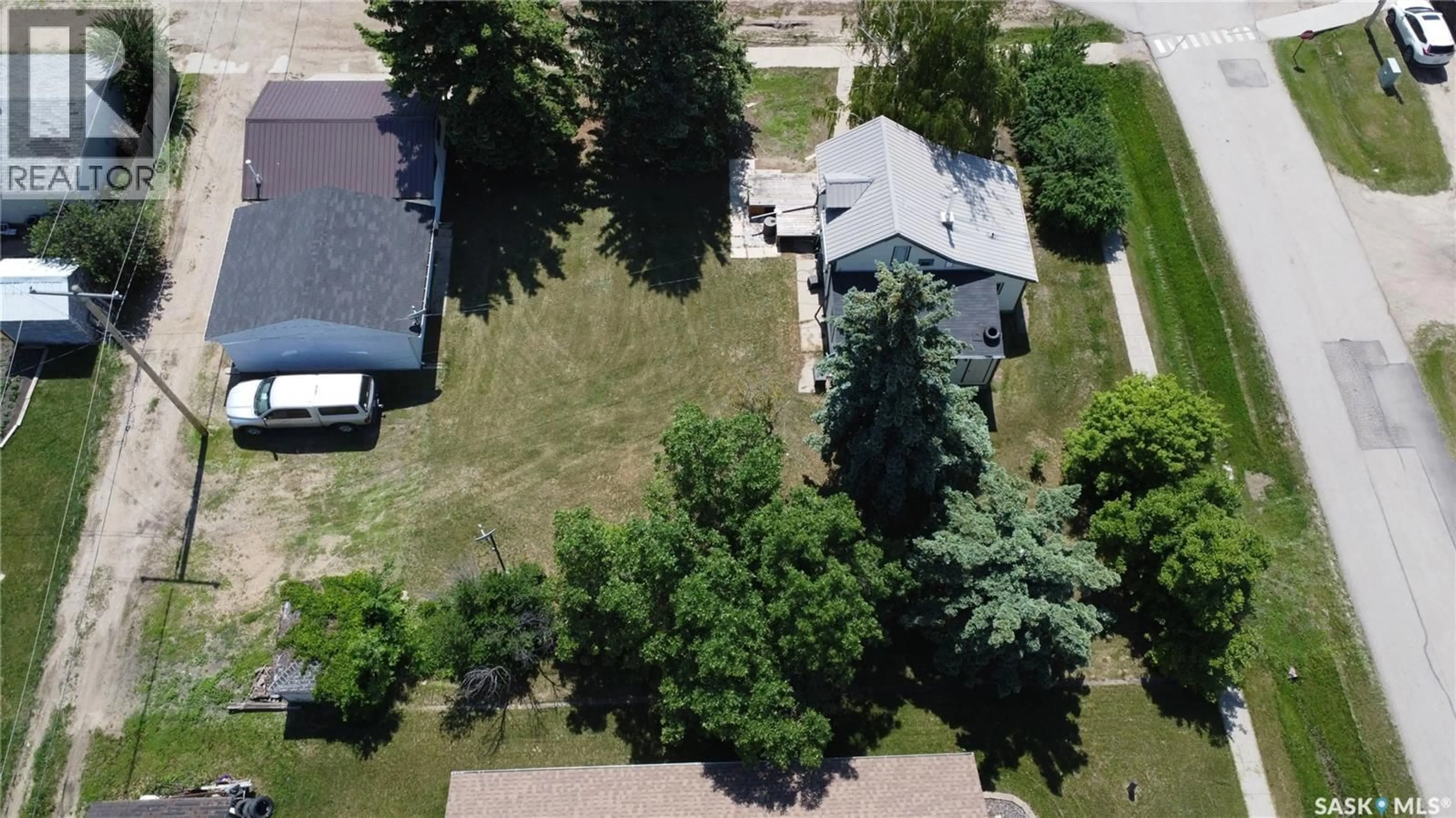 A pic from outside/outdoor area/front of a property/back of a property/a pic from drone, street for 307 MISSOURI AVENUE, Yellow Grass Saskatchewan S0G5J0