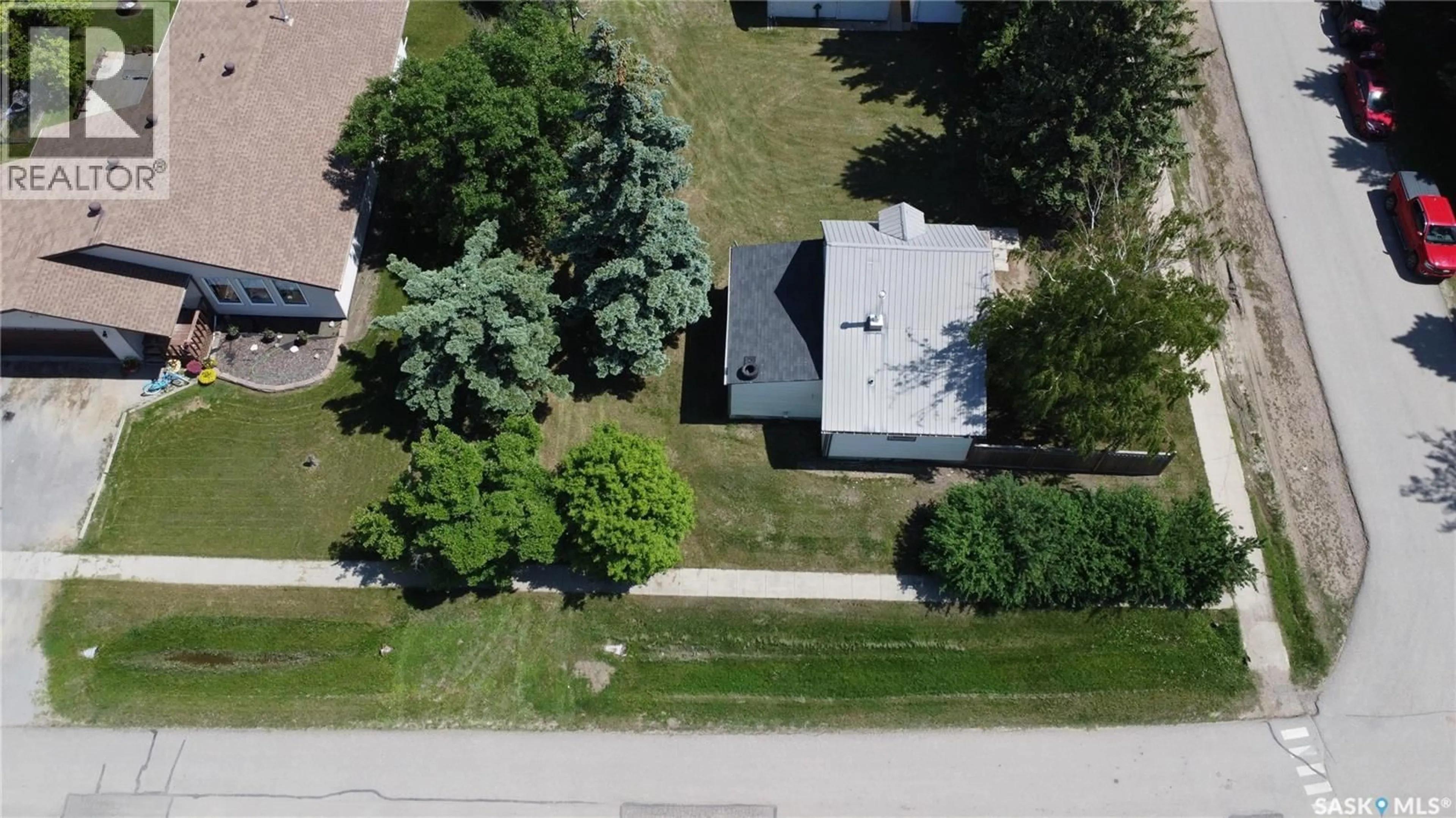 A pic from outside/outdoor area/front of a property/back of a property/a pic from drone, street for 307 MISSOURI AVENUE, Yellow Grass Saskatchewan S0G5J0
