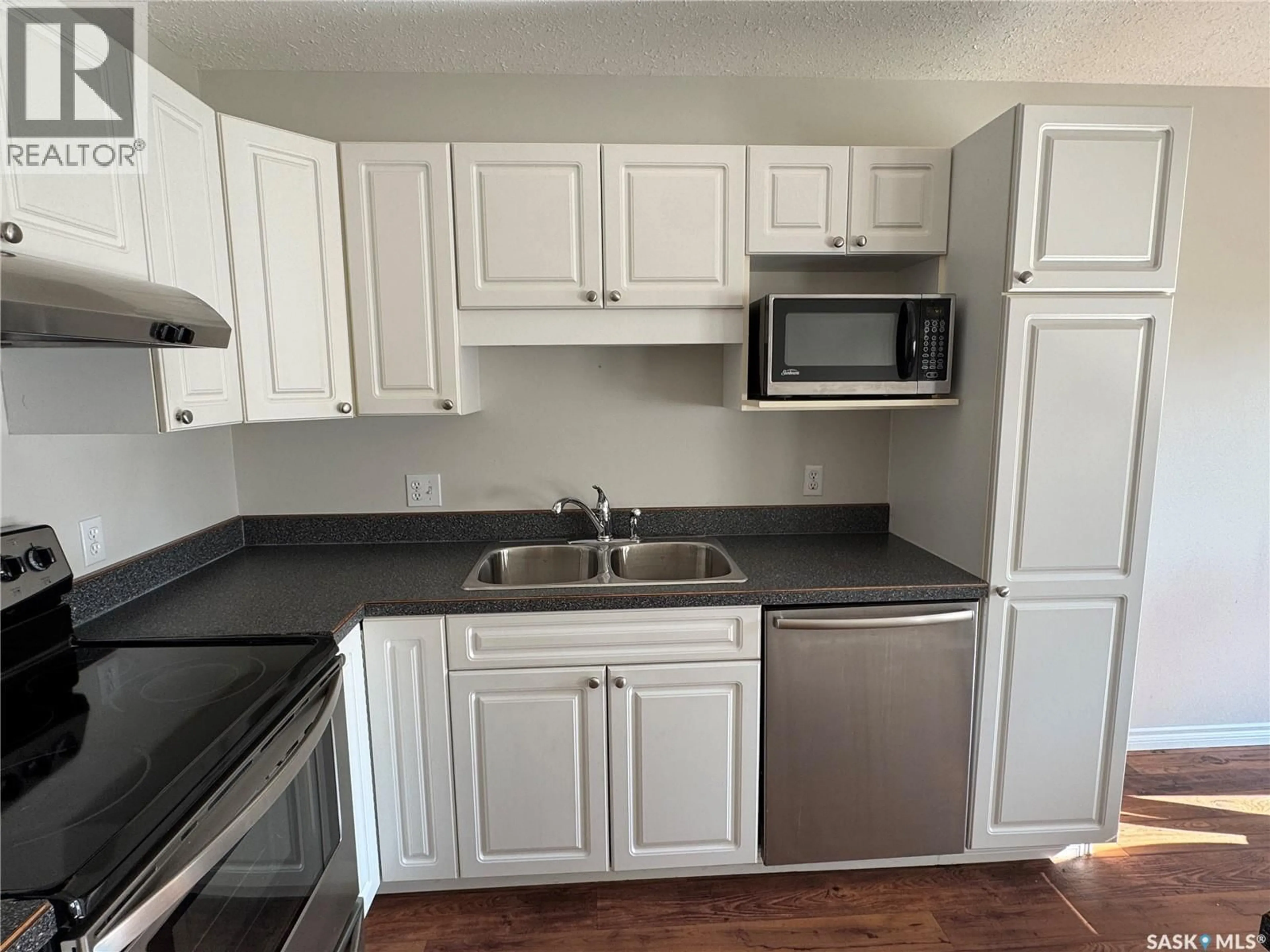 Standard kitchen, unknown for 10 1327 STUDER STREET, La Ronge Saskatchewan S0J1L0