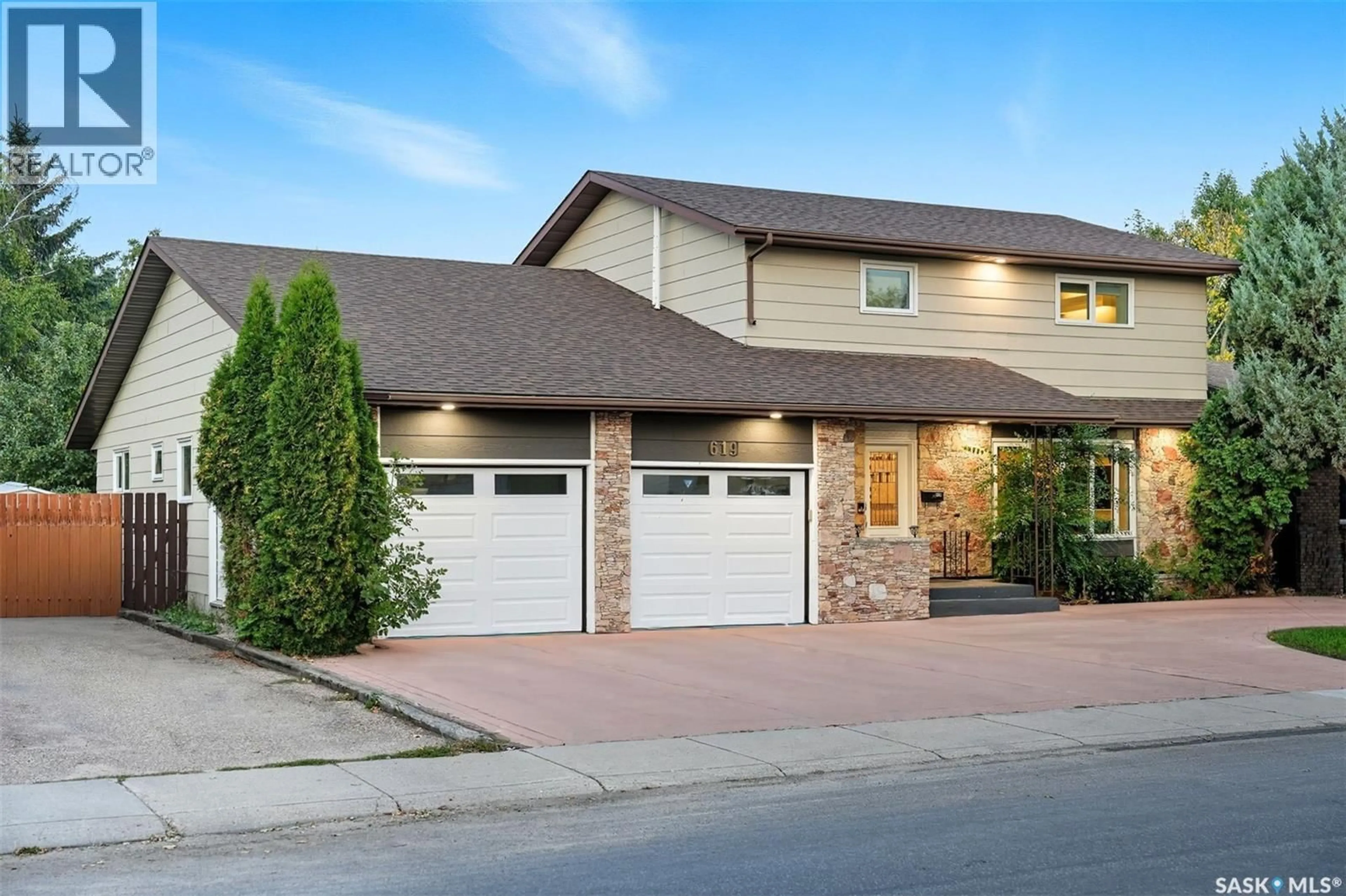 Home with brick exterior material, street for 619 KINGSMERE BOULEVARD, Saskatoon Saskatchewan S7J4E7