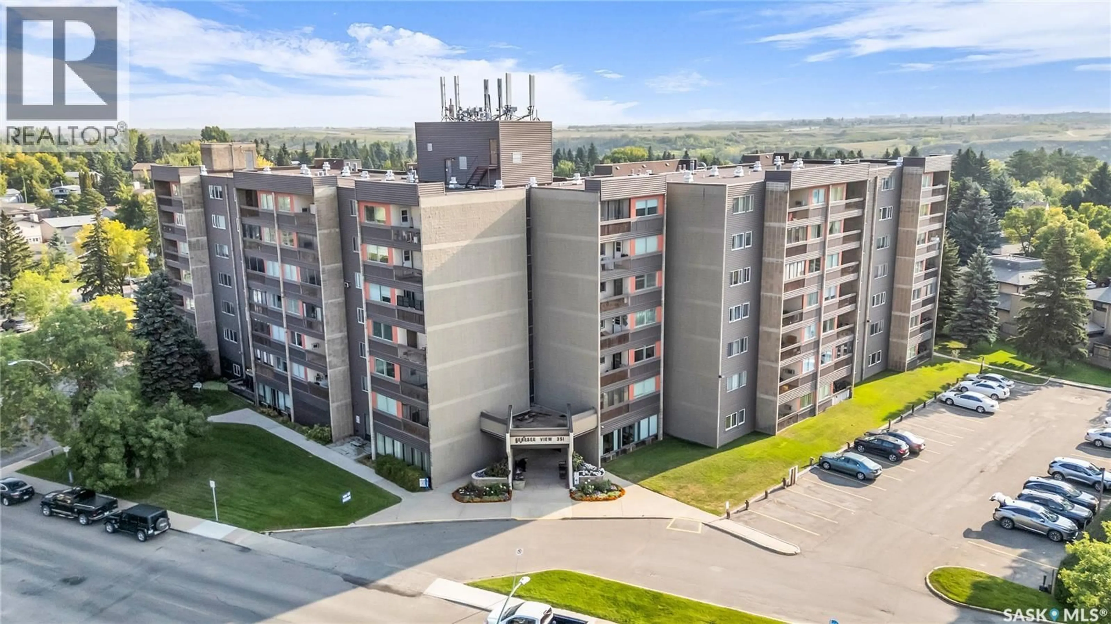 A pic from outside/outdoor area/front of a property/back of a property/a pic from drone, building for 605 351 SAGUENAY DRIVE, Saskatoon Saskatchewan S7K5T4