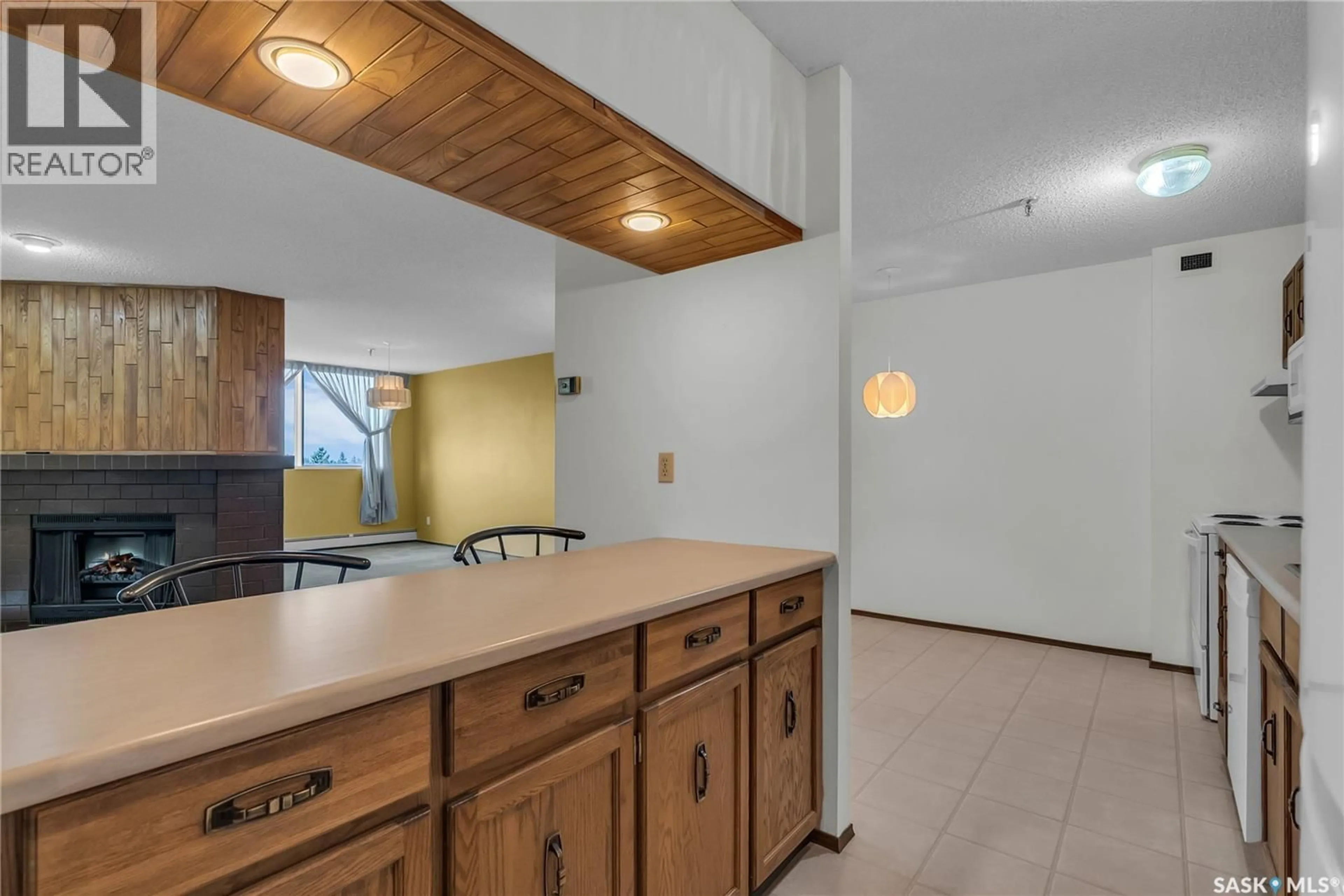 Standard kitchen, unknown for 605 351 SAGUENAY DRIVE, Saskatoon Saskatchewan S7K5T4