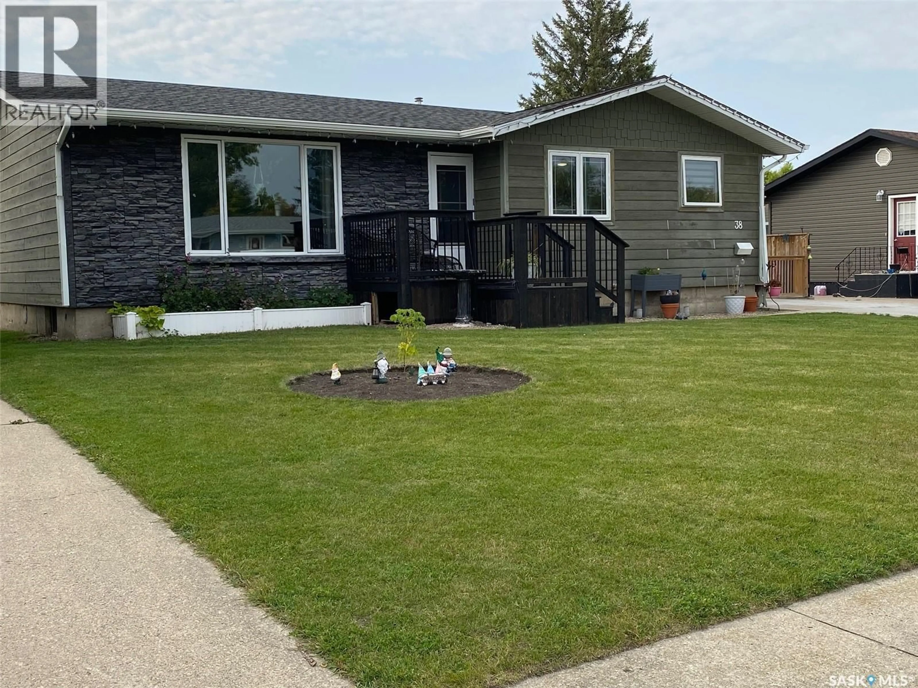 A pic from outside/outdoor area/front of a property/back of a property/a pic from drone, street for 38 CHARLESWOOD CRESCENT, Yorkton Saskatchewan S3N2R6