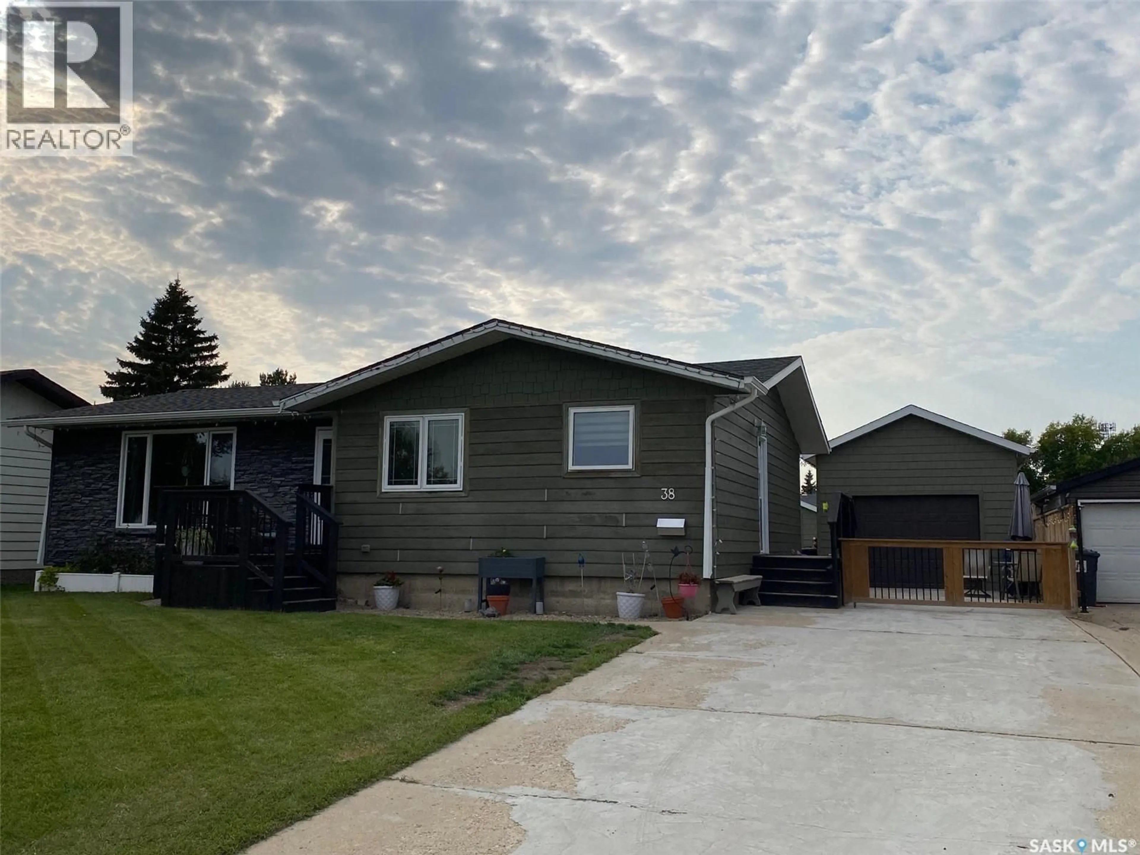 Home with vinyl exterior material, street for 38 CHARLESWOOD CRESCENT, Yorkton Saskatchewan S3N2R6