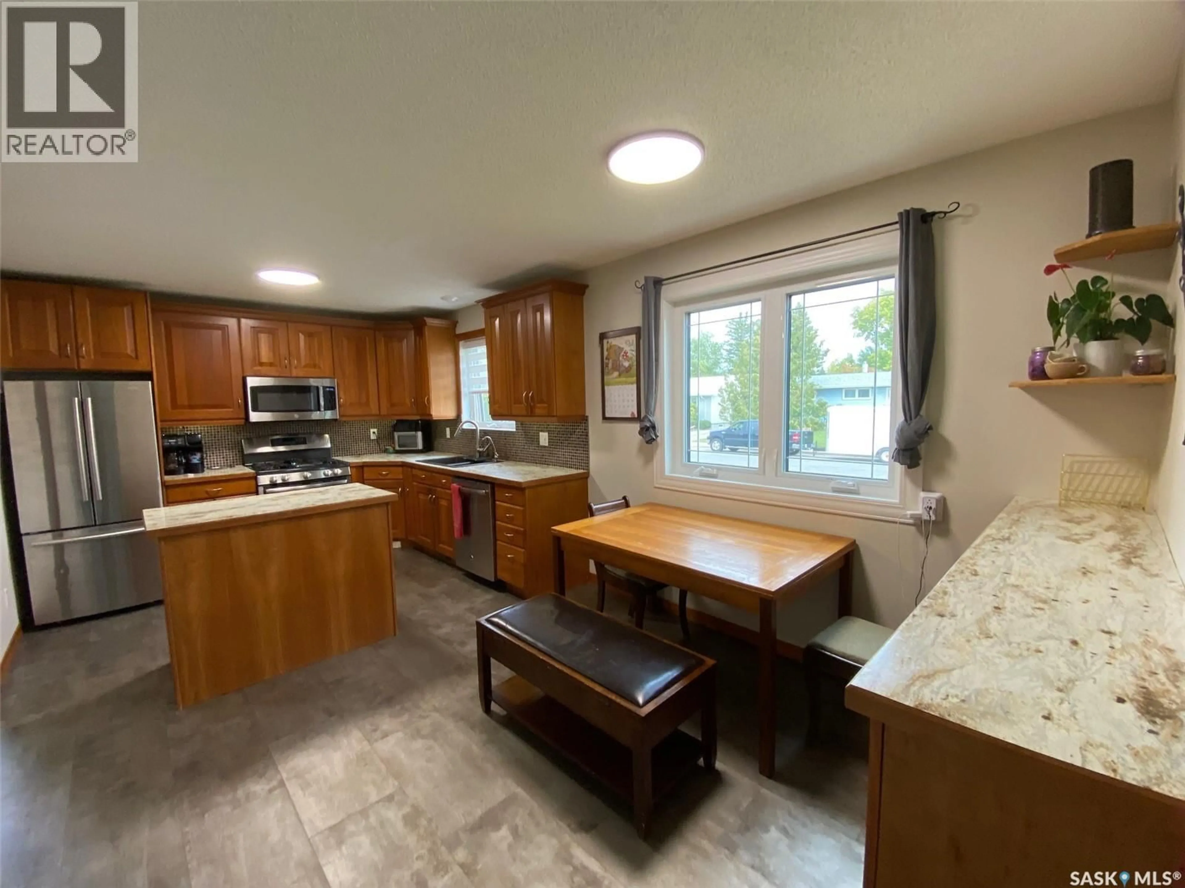Open concept kitchen, unknown for 38 CHARLESWOOD CRESCENT, Yorkton Saskatchewan S3N2R6