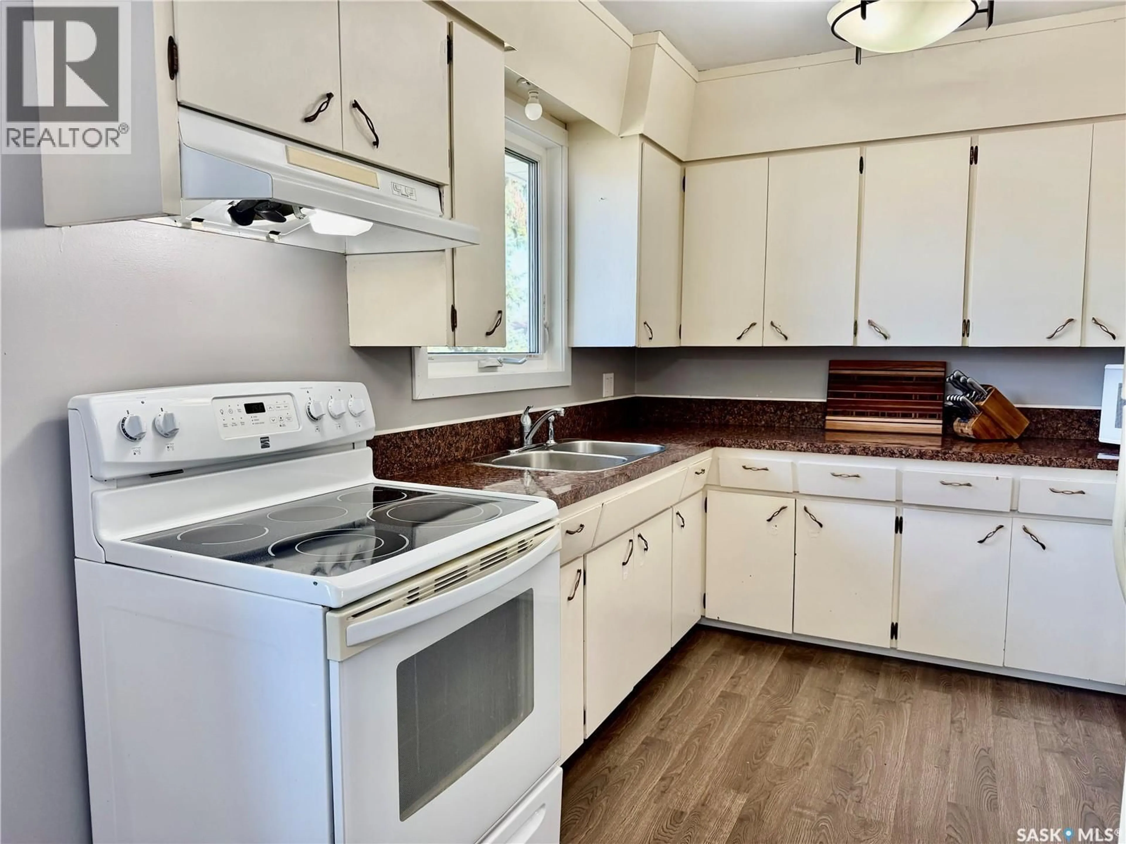 Standard kitchen, unknown for 12 KING CRESCENT, Humboldt Saskatchewan S0K2A0