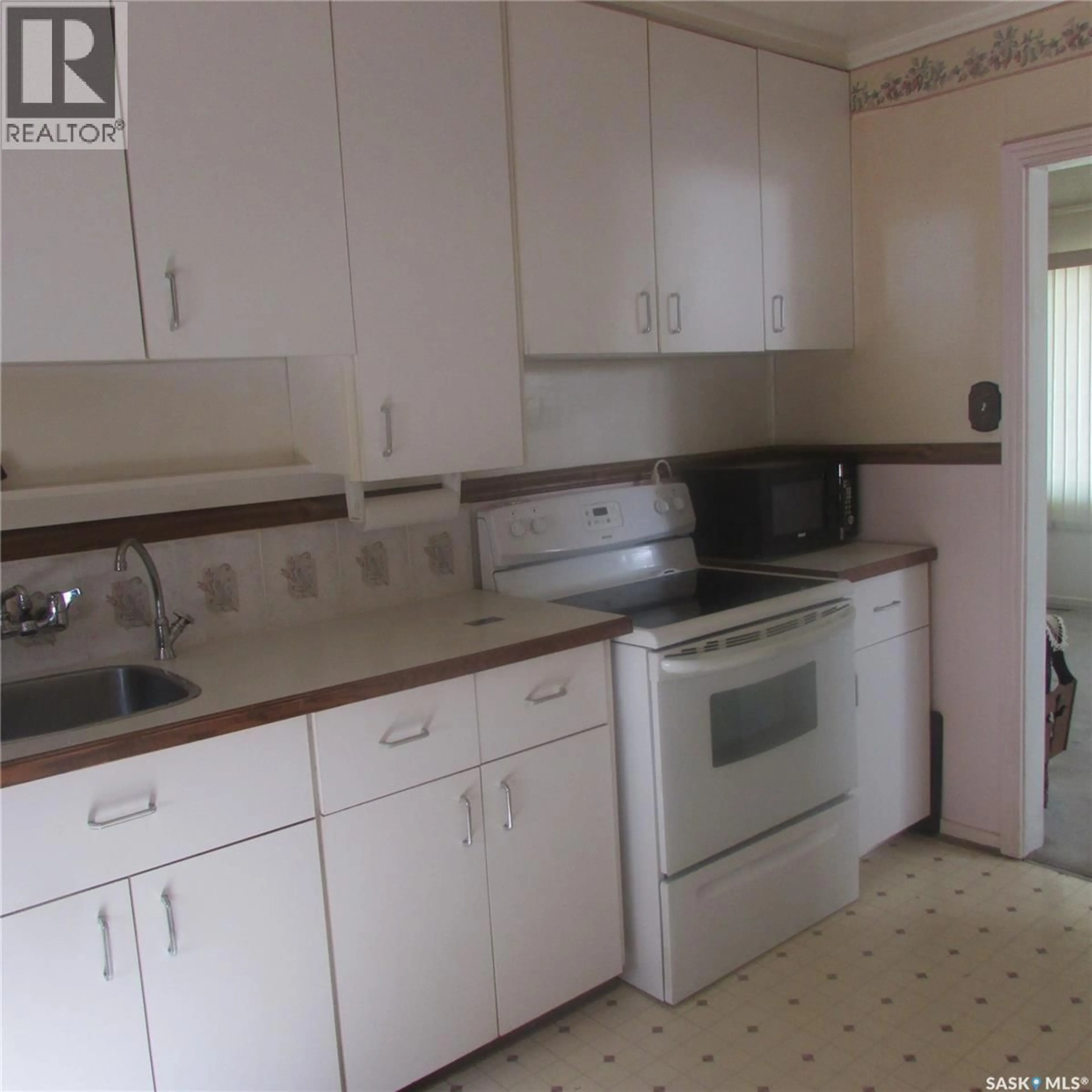 Standard kitchen, unknown for 2802 MCTAVISH STREET, Regina Saskatchewan S4S2C4