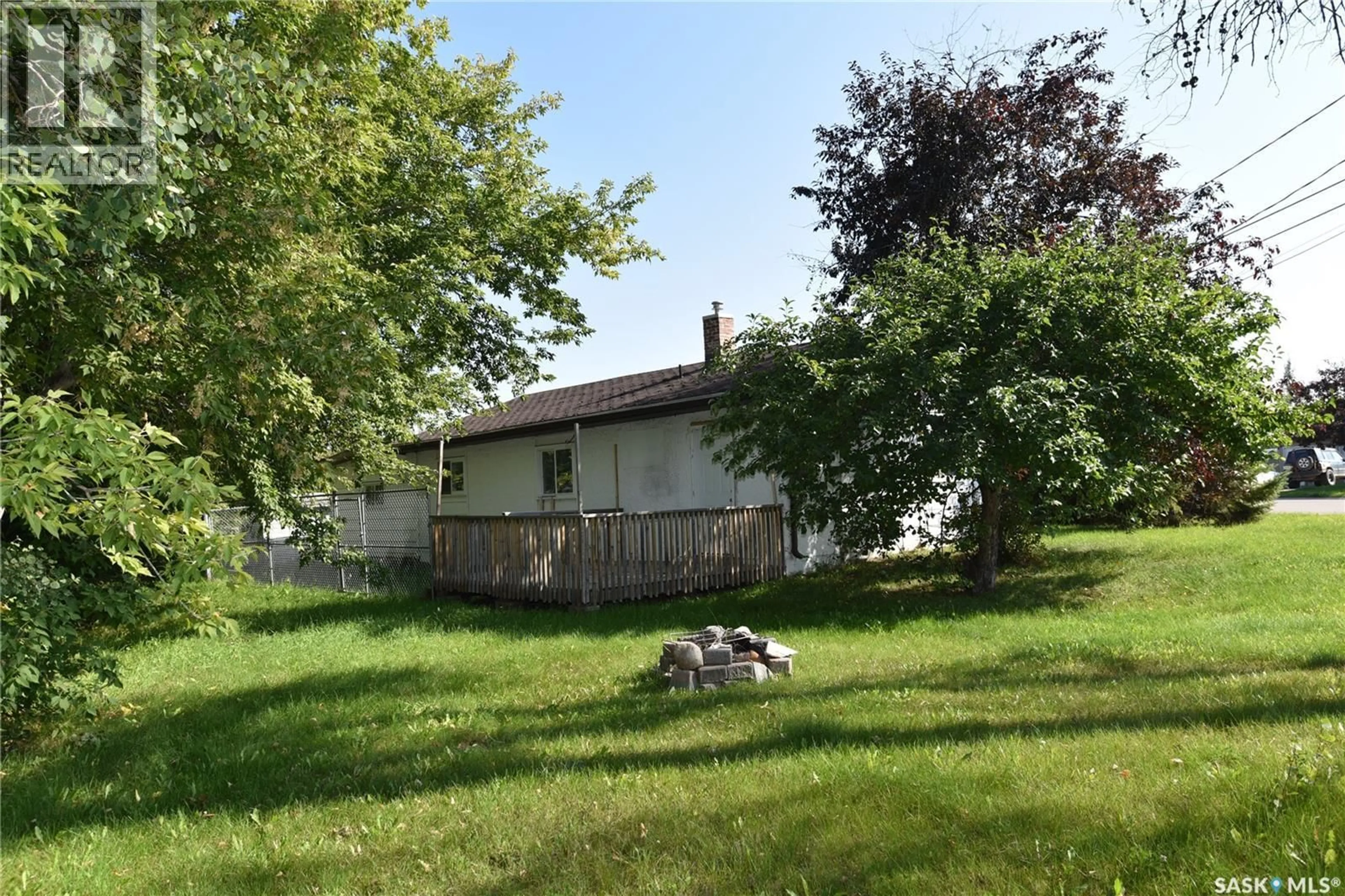 Unknown for 400 - 402 MACDONALD STREET, Nipawin Saskatchewan S0E1E0
