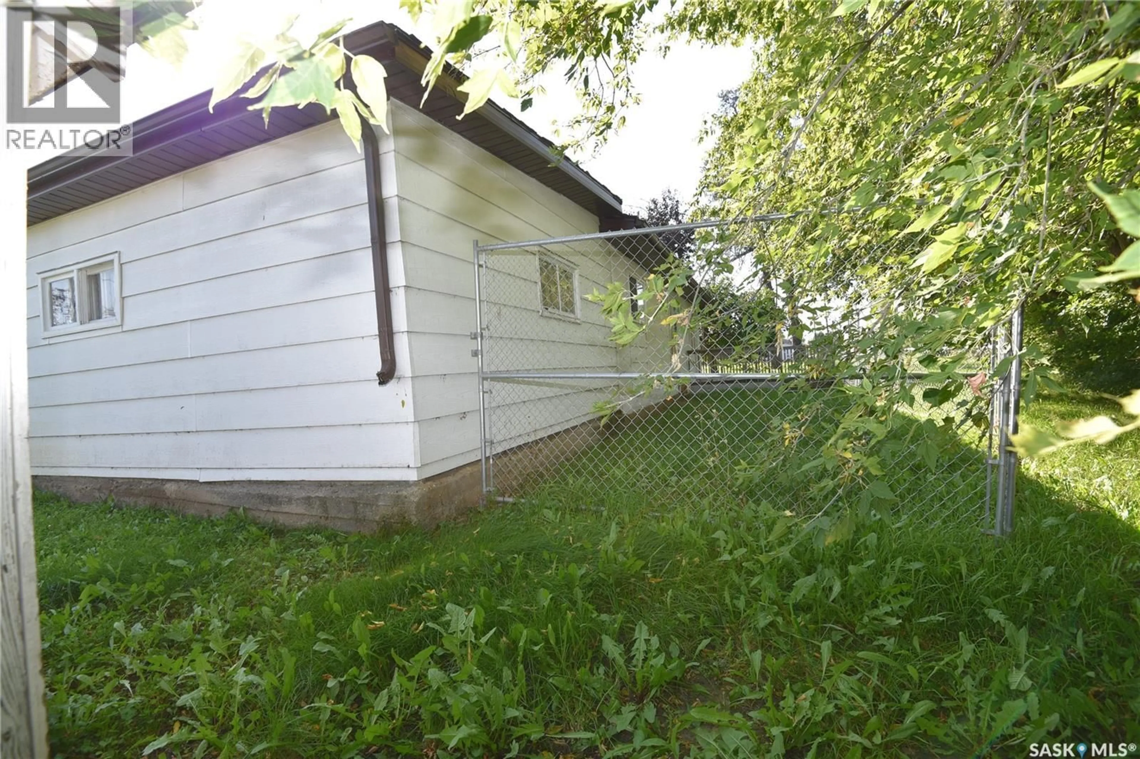 Shed for 400 - 402 MACDONALD STREET, Nipawin Saskatchewan S0E1E0