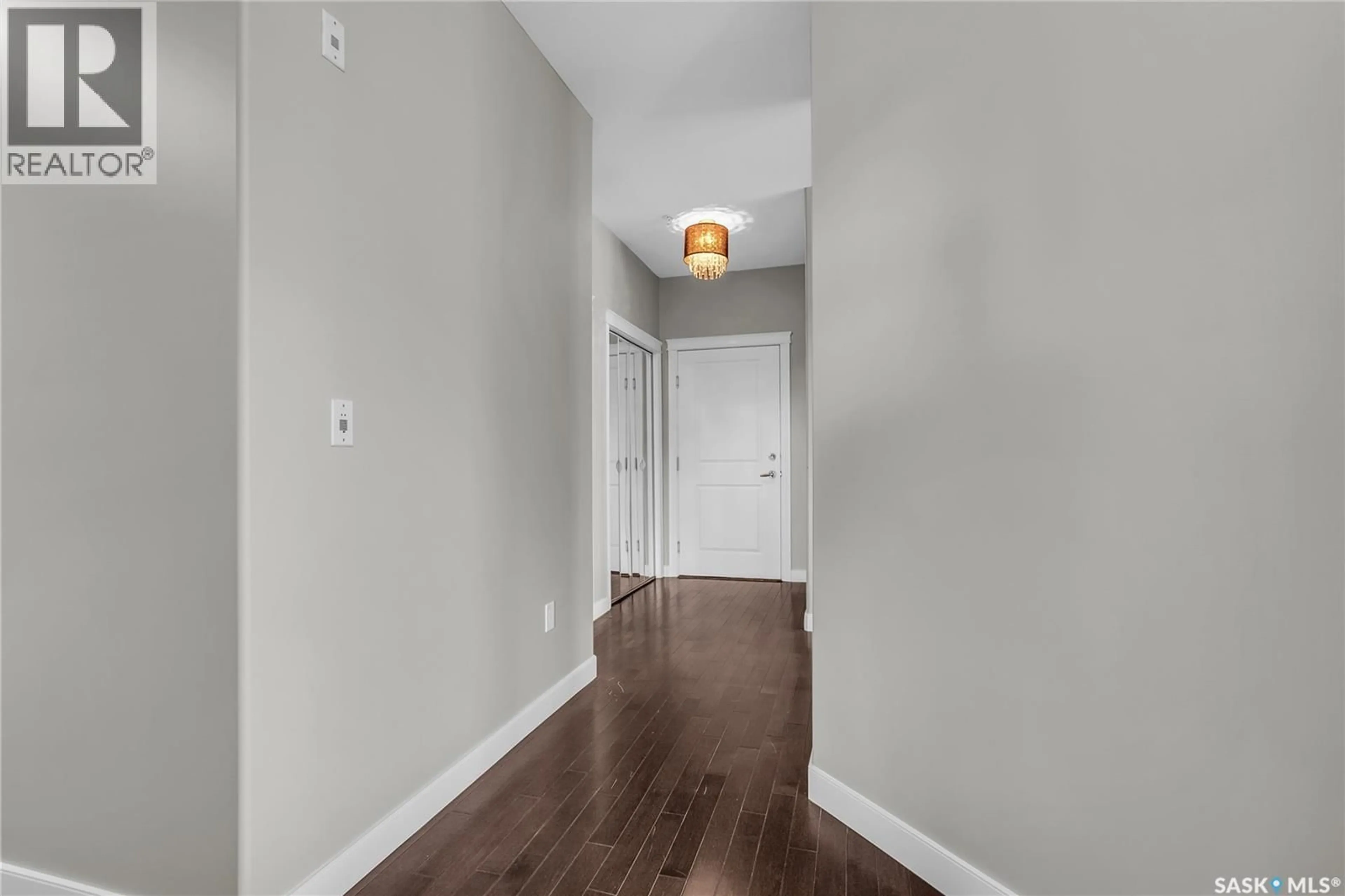 Indoor entryway for 209 - 405 CARTWRIGHT STREET, Saskatoon Saskatchewan S7T0C8