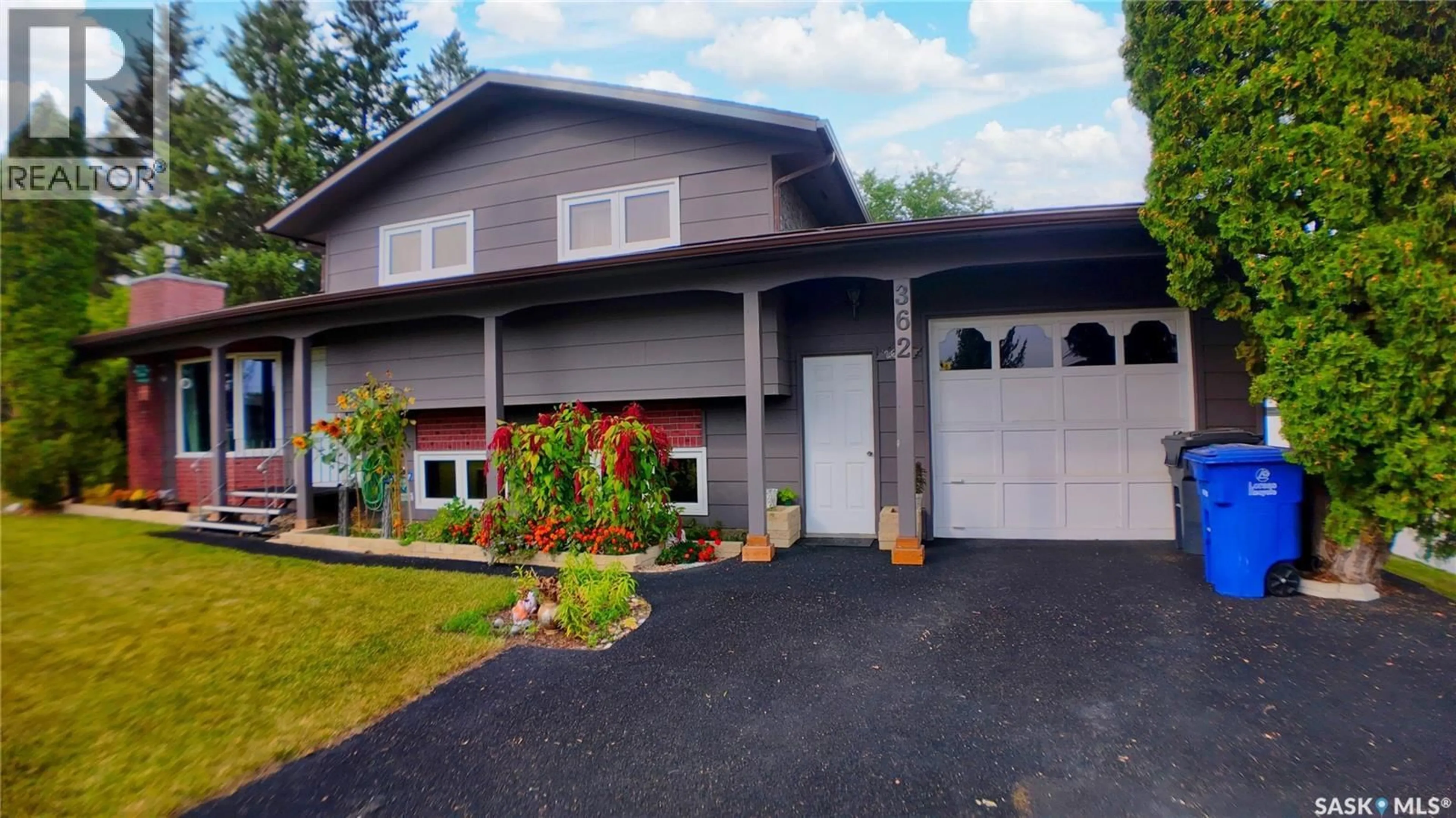 Home with vinyl exterior material, street for 362 35TH STREET, Battleford Saskatchewan S0M0E0