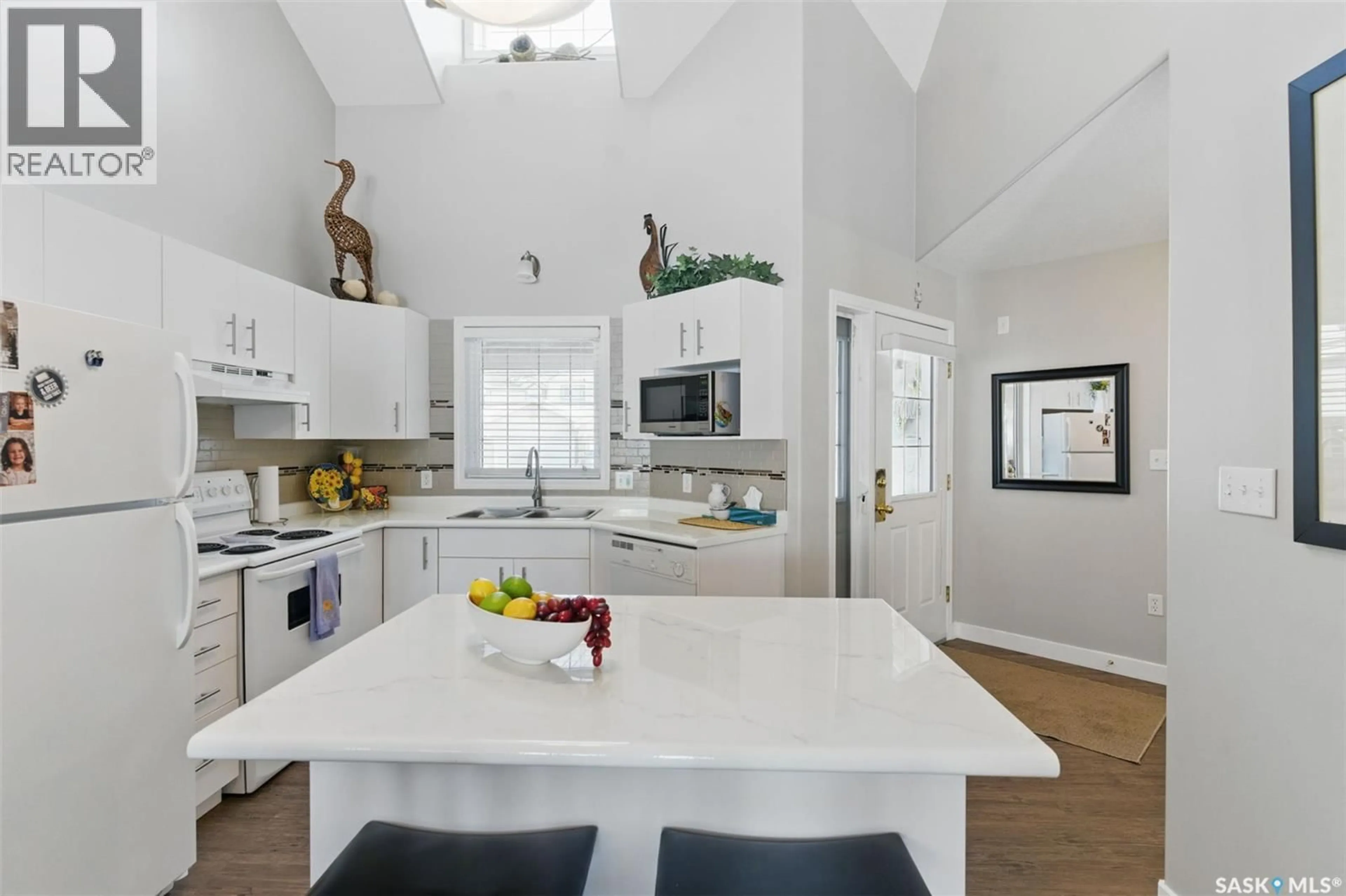 Open concept kitchen, unknown for 66 EAGLE VIEW WAY, Elk Ridge Saskatchewan S0J2Y0