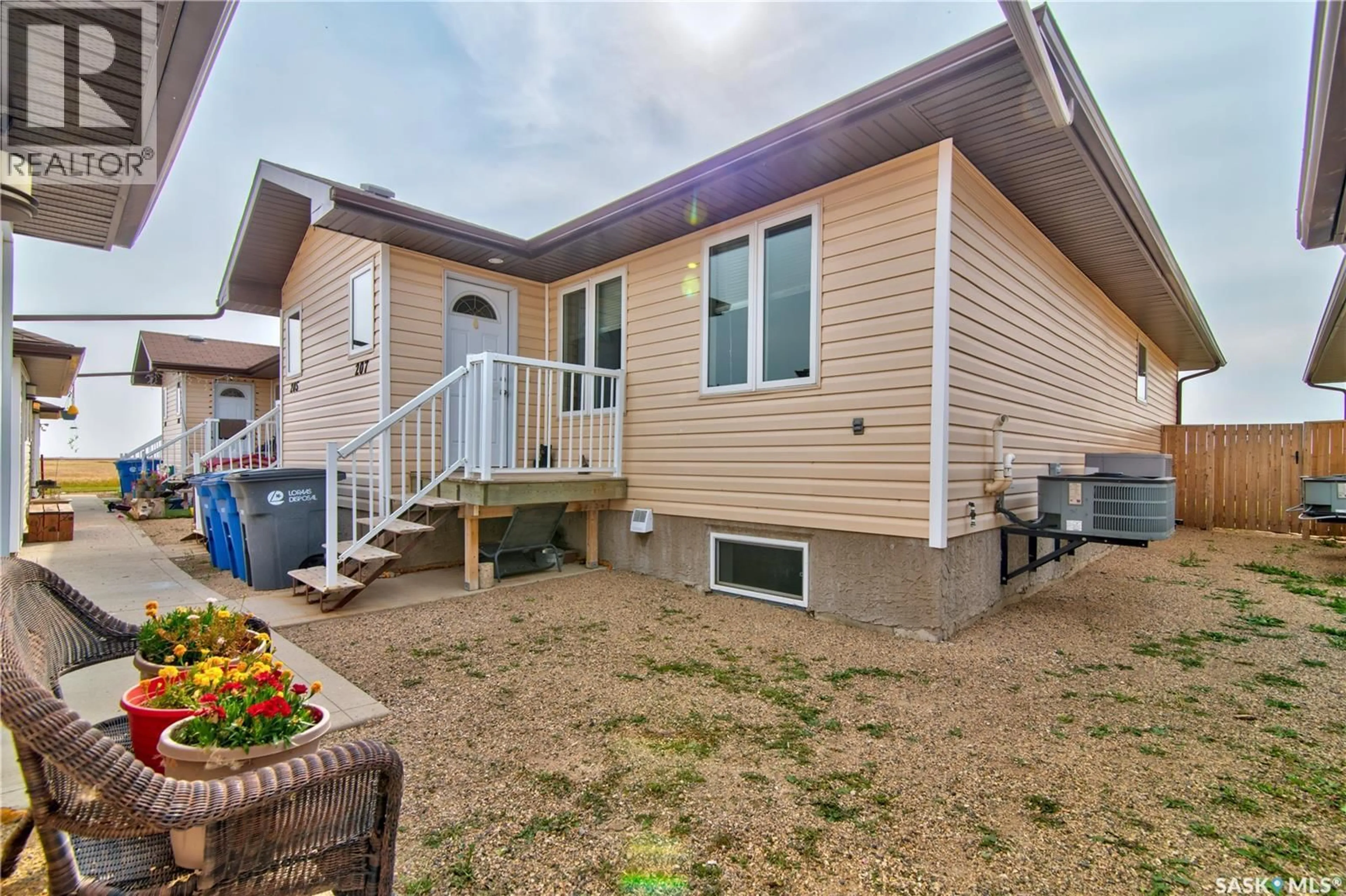 Home with vinyl exterior material, unknown for 207 SOUTH FRONT STREET, Pense Saskatchewan S0G3W0