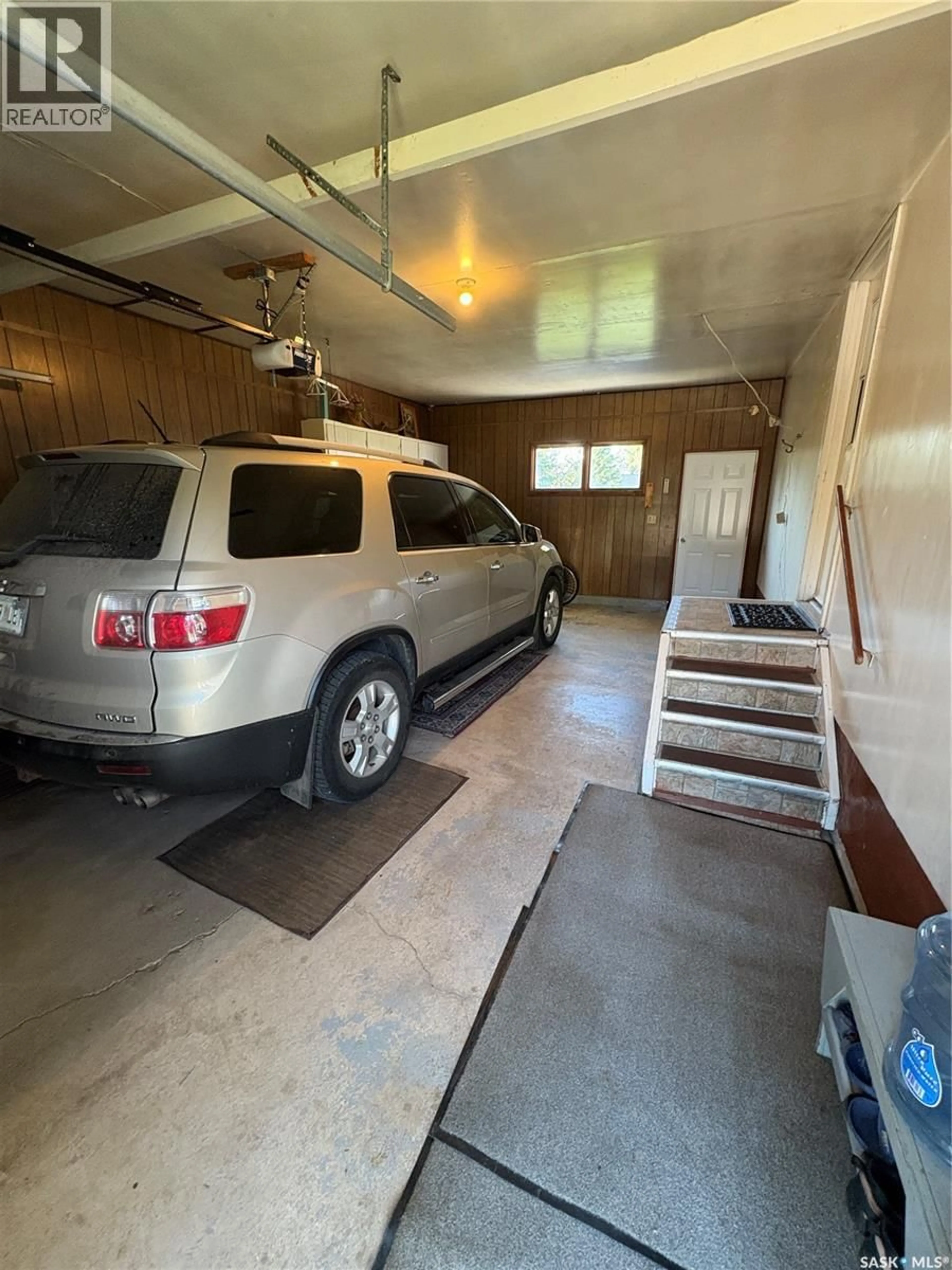 Indoor garage for 109 MARCH AVENUE, Langenburg Saskatchewan S0A2A0