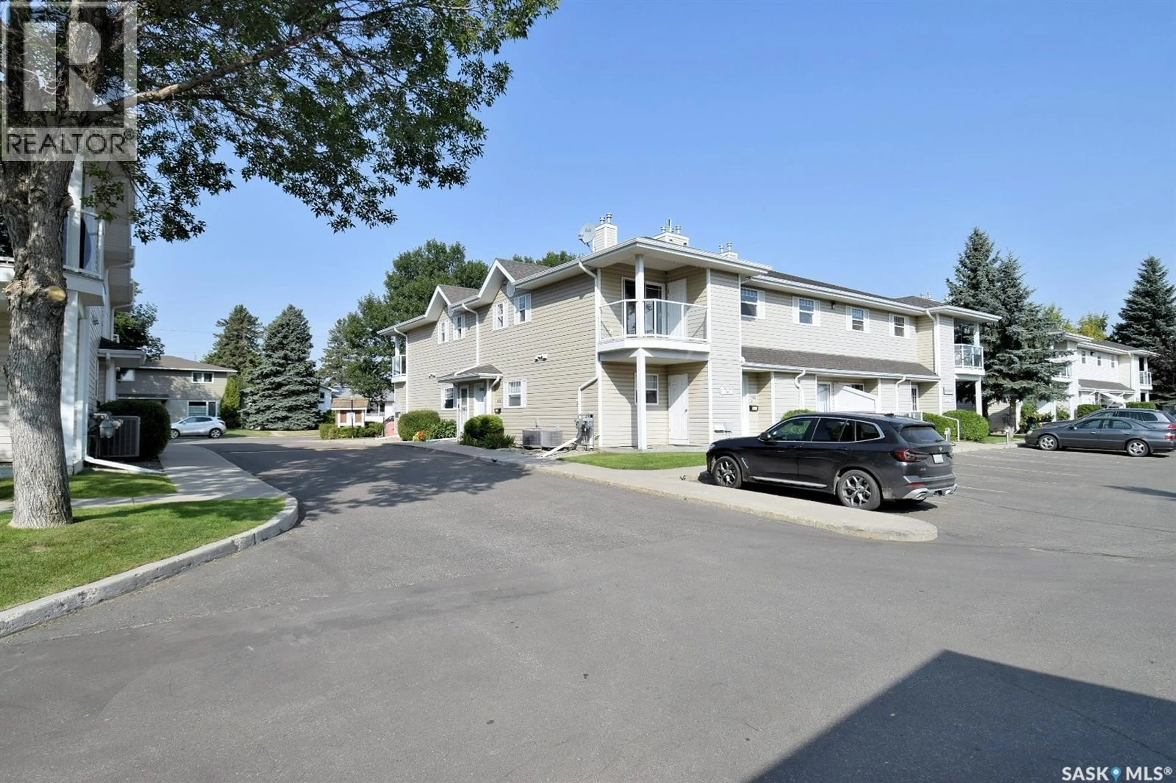 Patio, street for 105th W - 202C 141 STREET, Saskatoon Saskatchewan S7N1N3