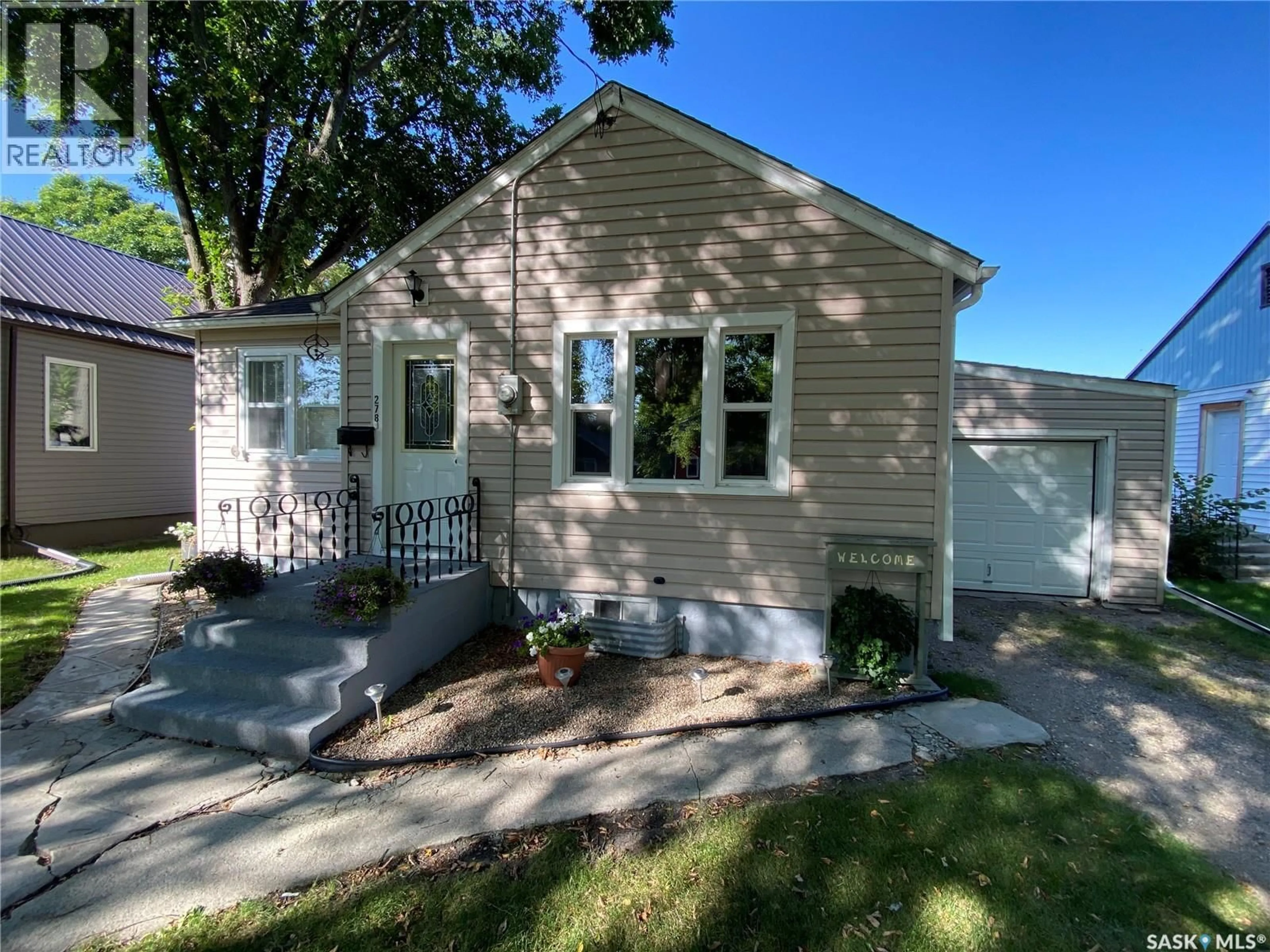 Home with vinyl exterior material, street for 278 SECOND AVENUE, Yorkton Saskatchewan S3N1G9