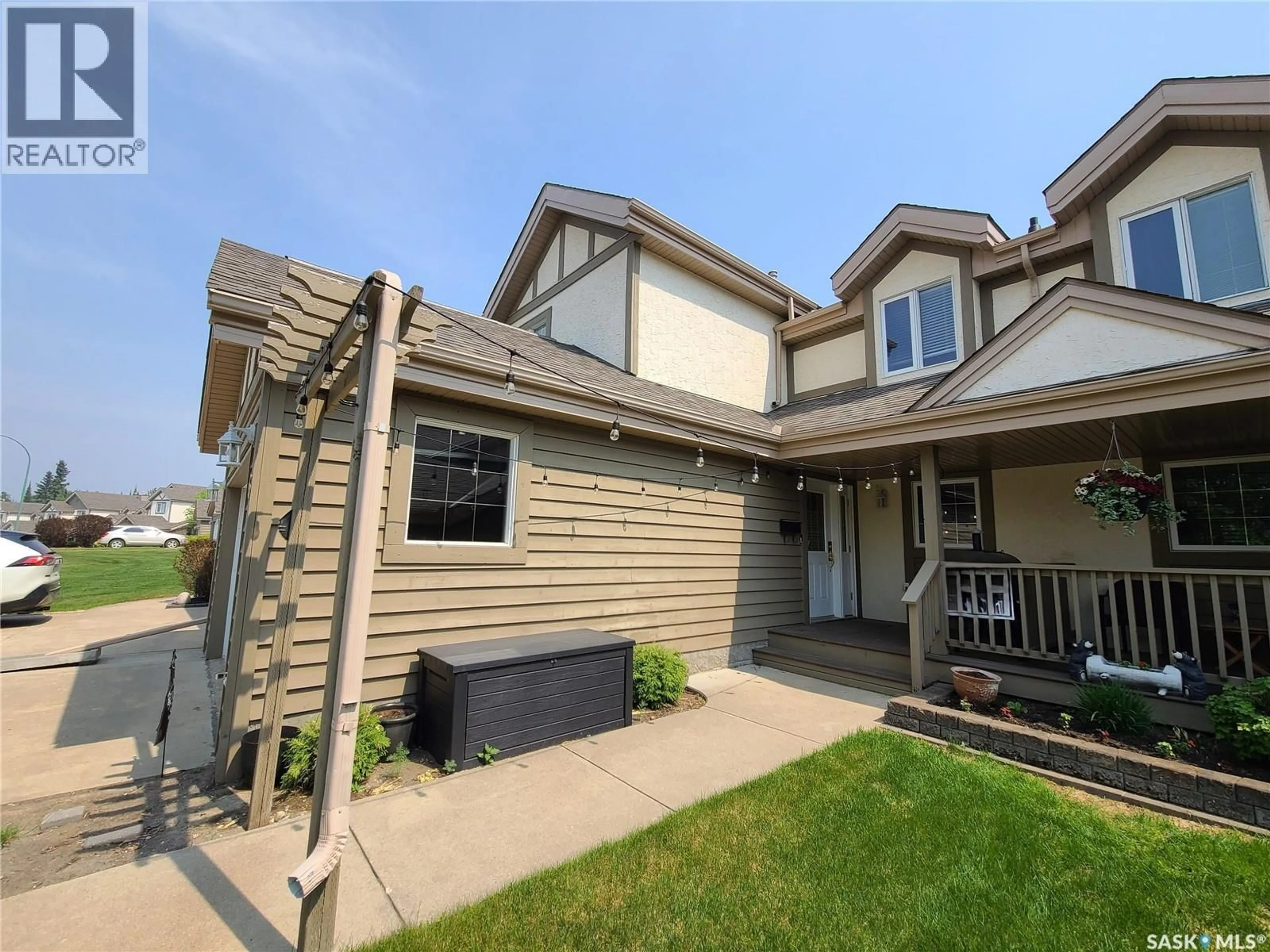 Home with vinyl exterior material, street for 6 EAGLE VIEW WAY, Elk Ridge Saskatchewan S0J0N0