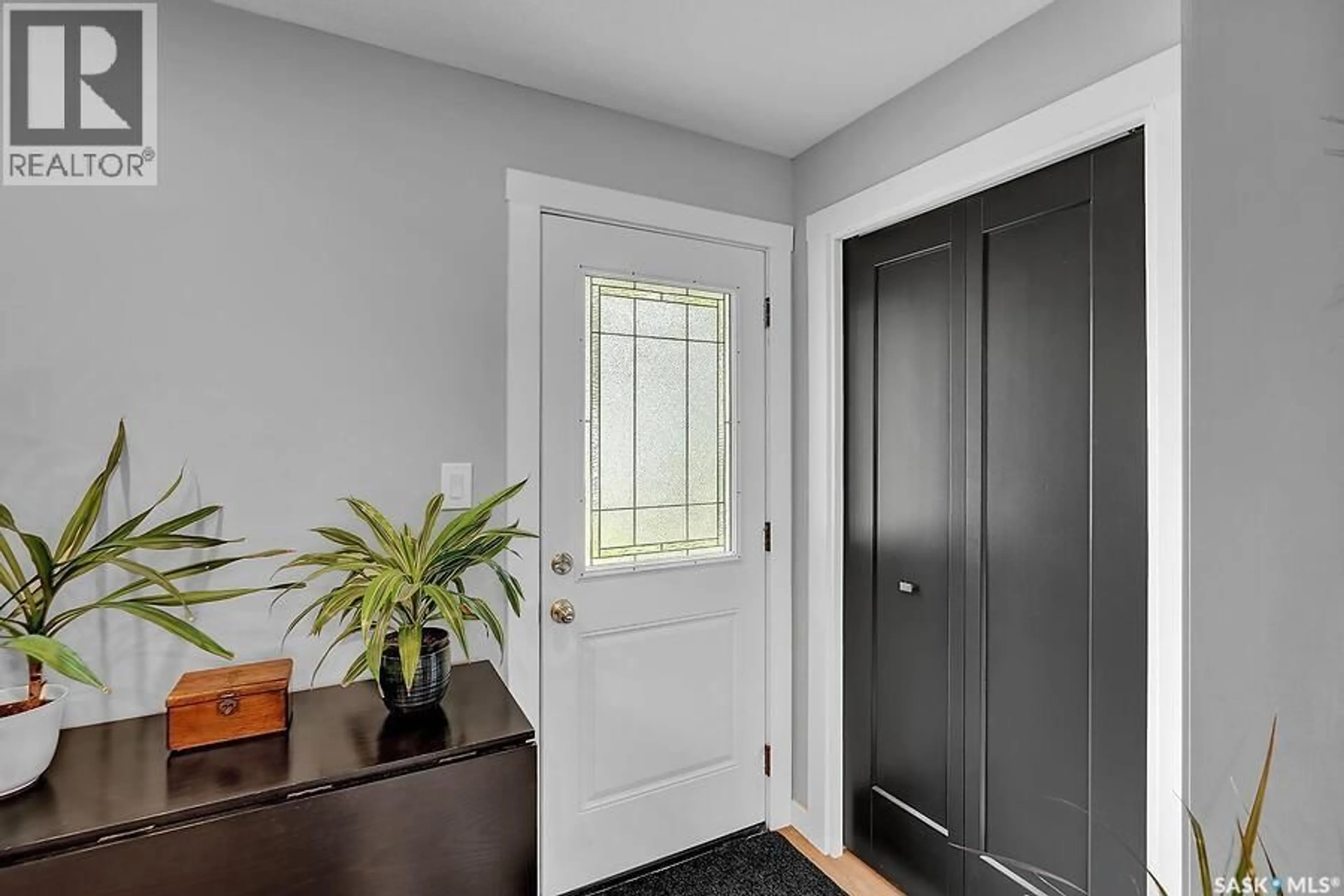 Indoor entryway for 150 CORNWALL STREET, Regina Saskatchewan S4R2Z9
