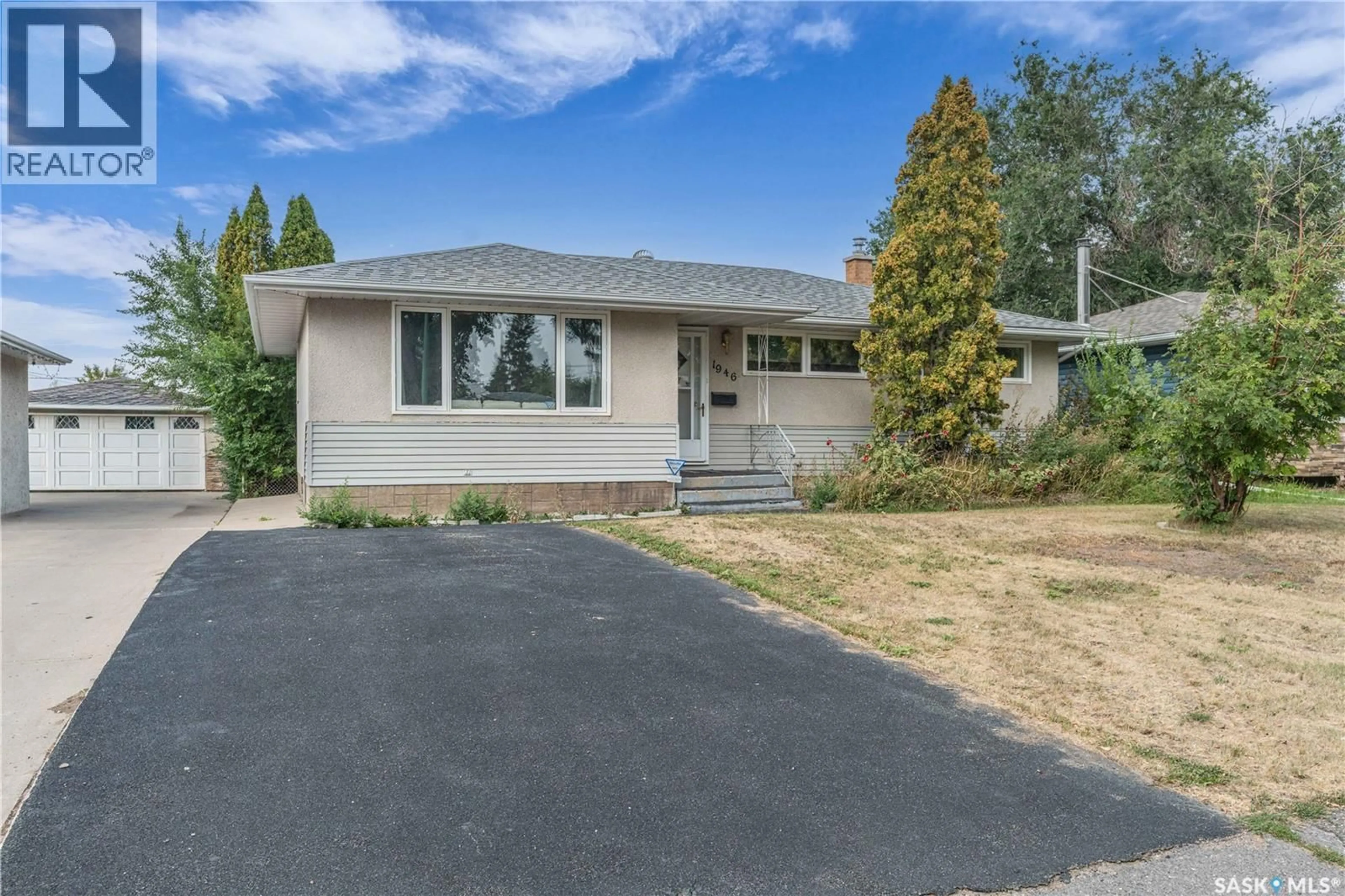 Home with vinyl exterior material, street for 1946 8TH AVENUE, Regina Saskatchewan S4R0G6