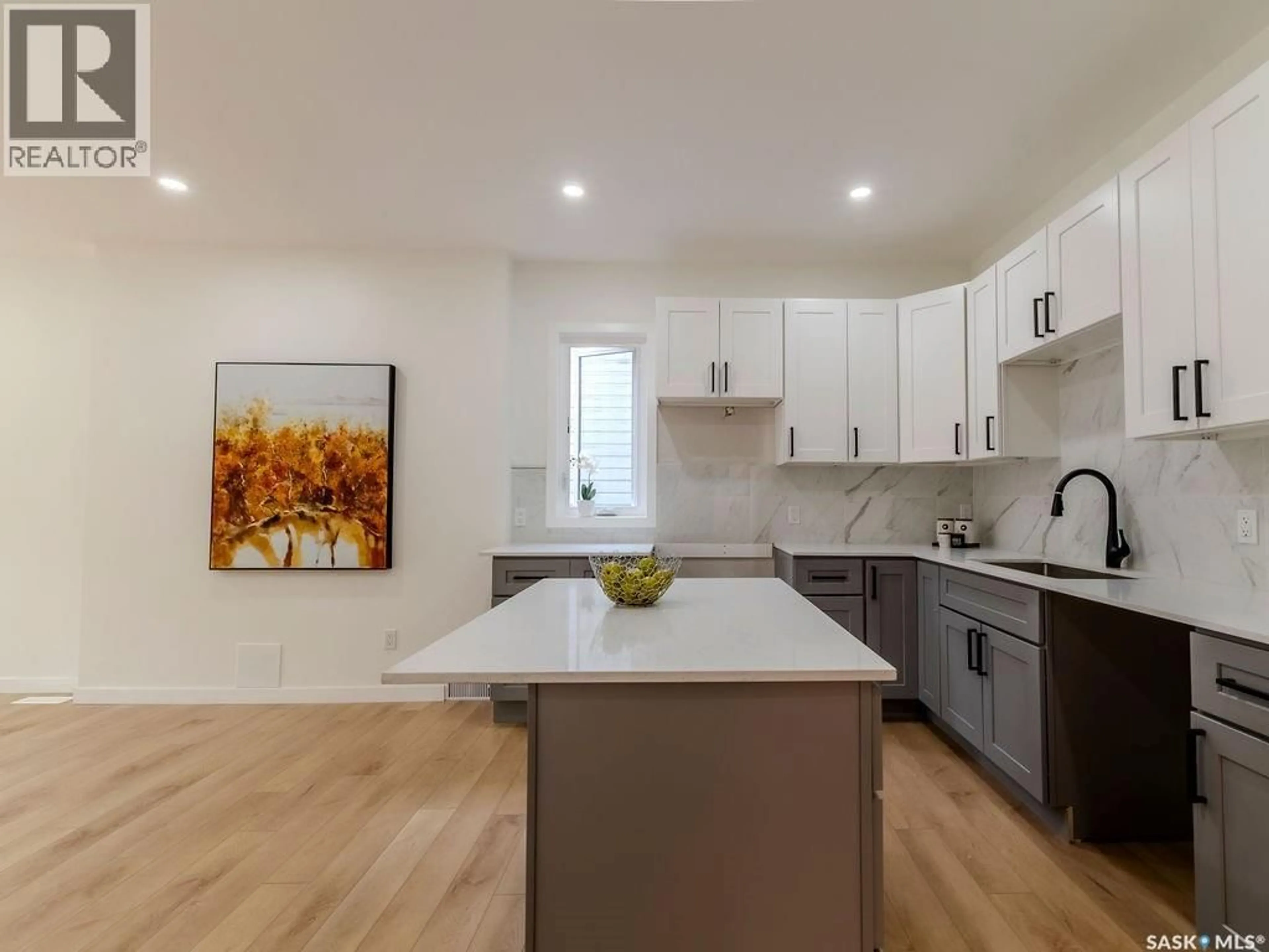 Open concept kitchen, unknown for 329 J AVENUE, Saskatoon Saskatchewan S7M2A4