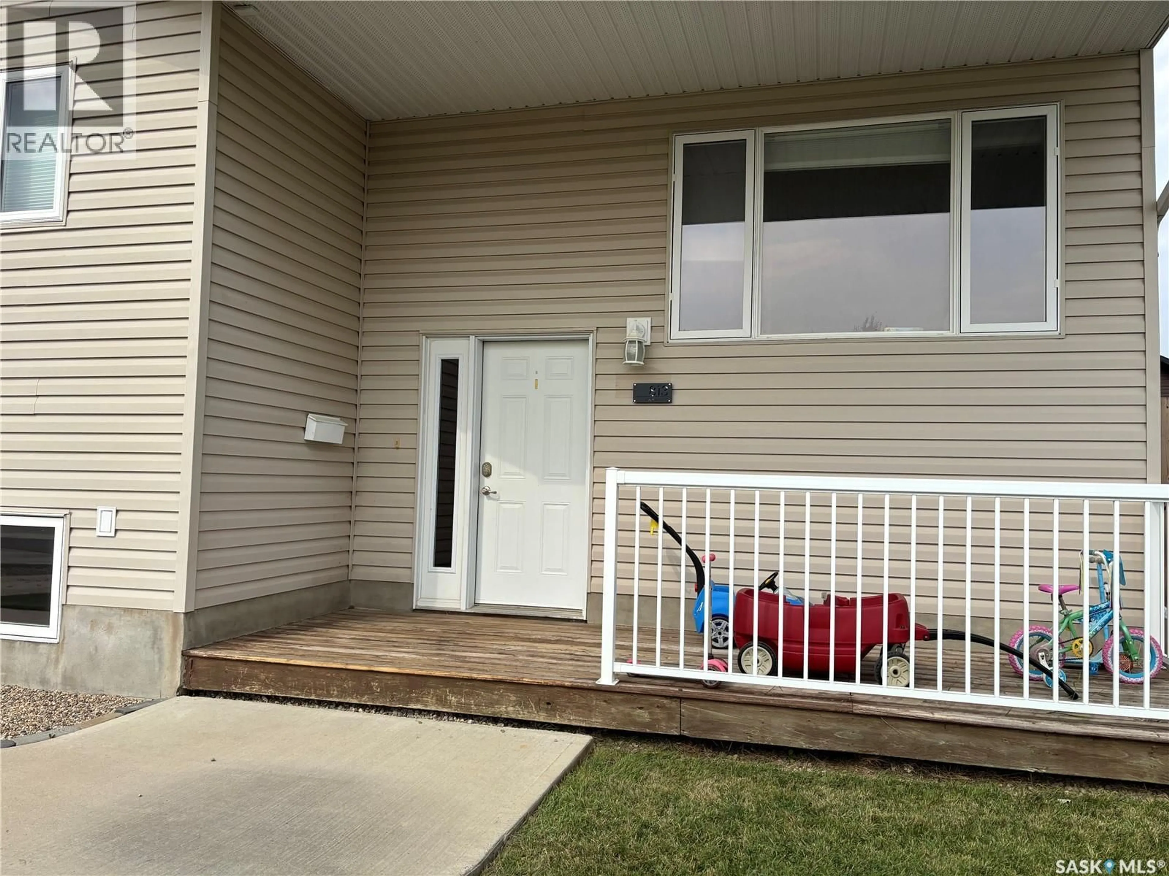 Unknown for 813 LOCHWOOD PLACE, Swift Current Saskatchewan S9H4W9