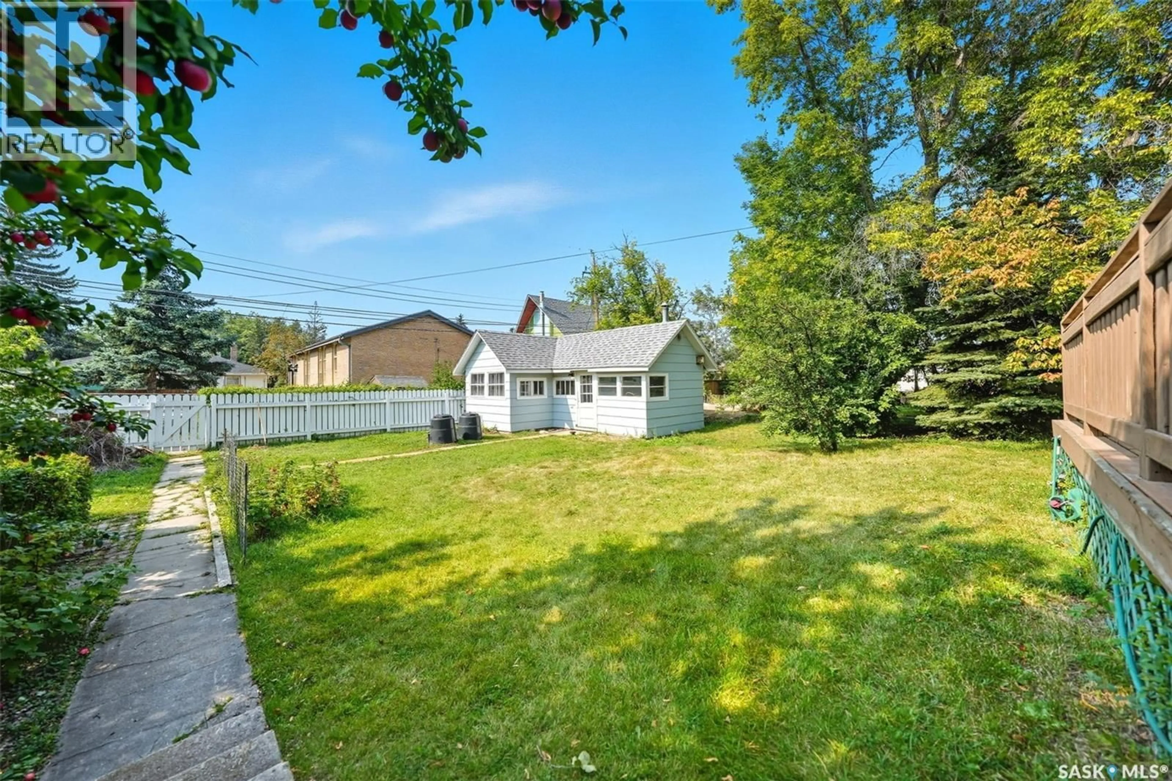 A pic from outside/outdoor area/front of a property/back of a property/a pic from drone, mountain view for 410 LESLIE AVENUE, Saskatoon Saskatchewan S7H2Z1