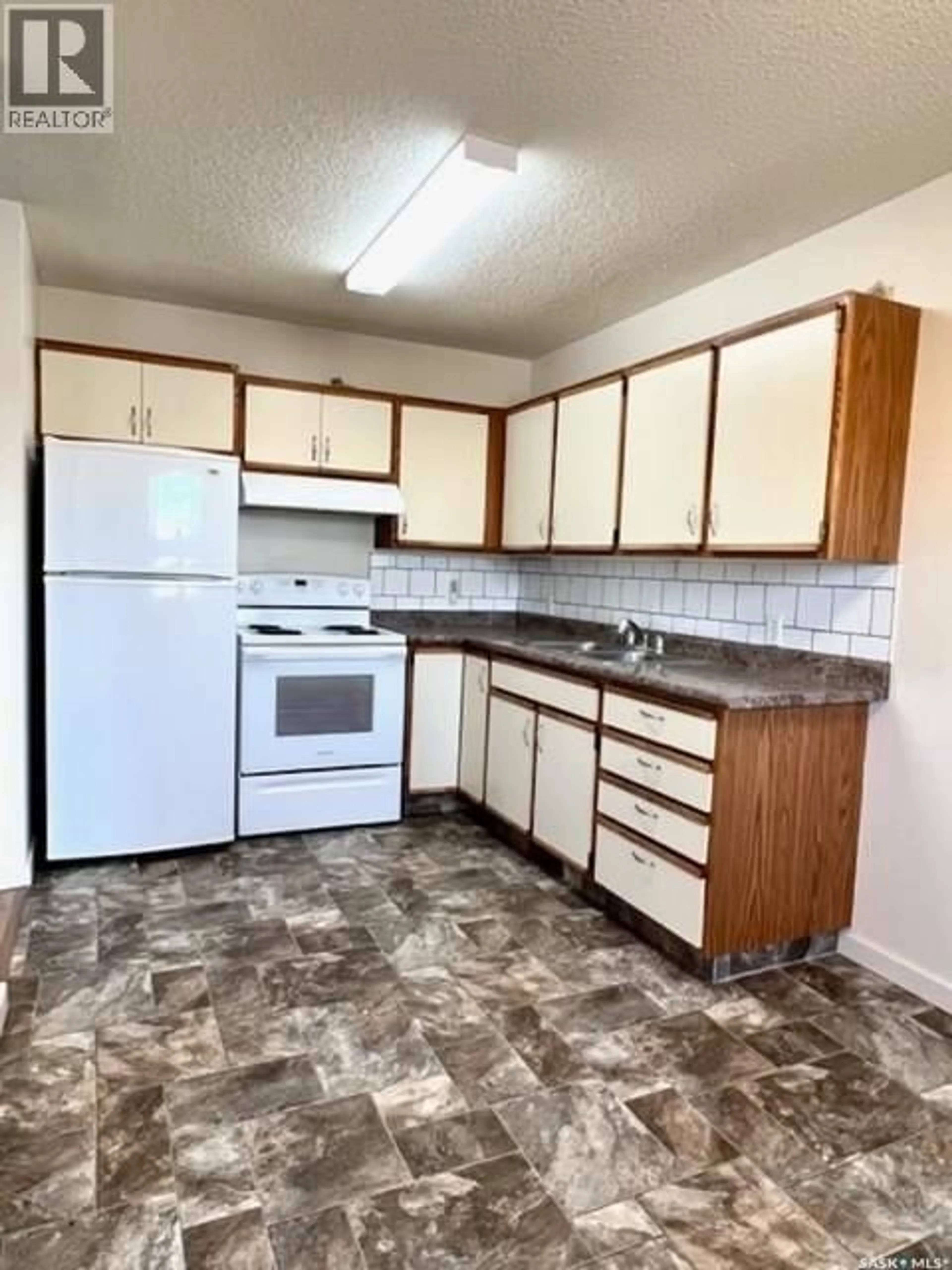 Standard kitchen, unknown for S - 2 34 CENTRAL AVENUE, Swift Current Saskatchewan S9H3E6