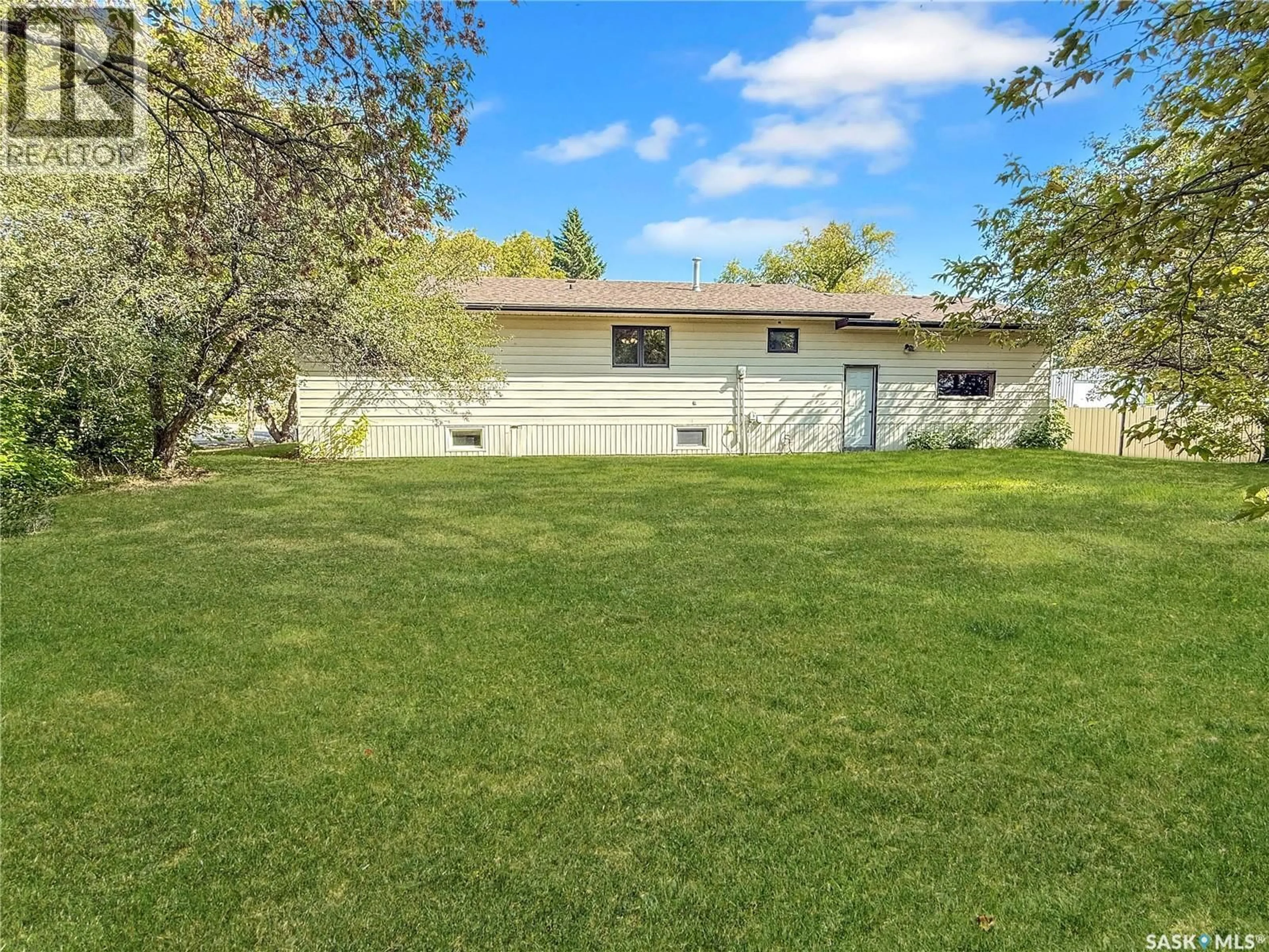 A pic from outside/outdoor area/front of a property/back of a property/a pic from drone, unknown for 110 MAIN STREET, Sintaluta Saskatchewan S0G4N0