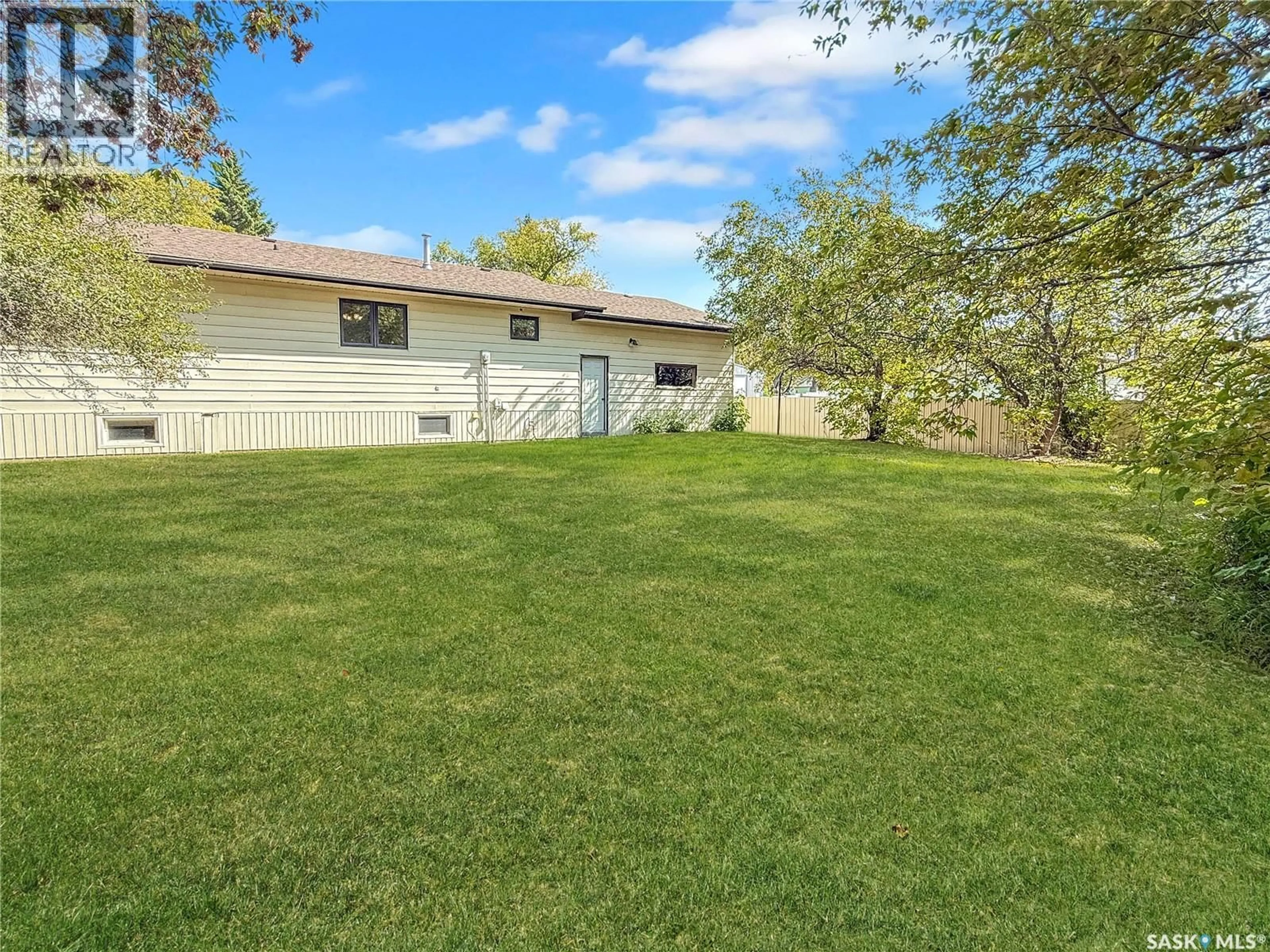 A pic from outside/outdoor area/front of a property/back of a property/a pic from drone, unknown for 110 MAIN STREET, Sintaluta Saskatchewan S0G4N0