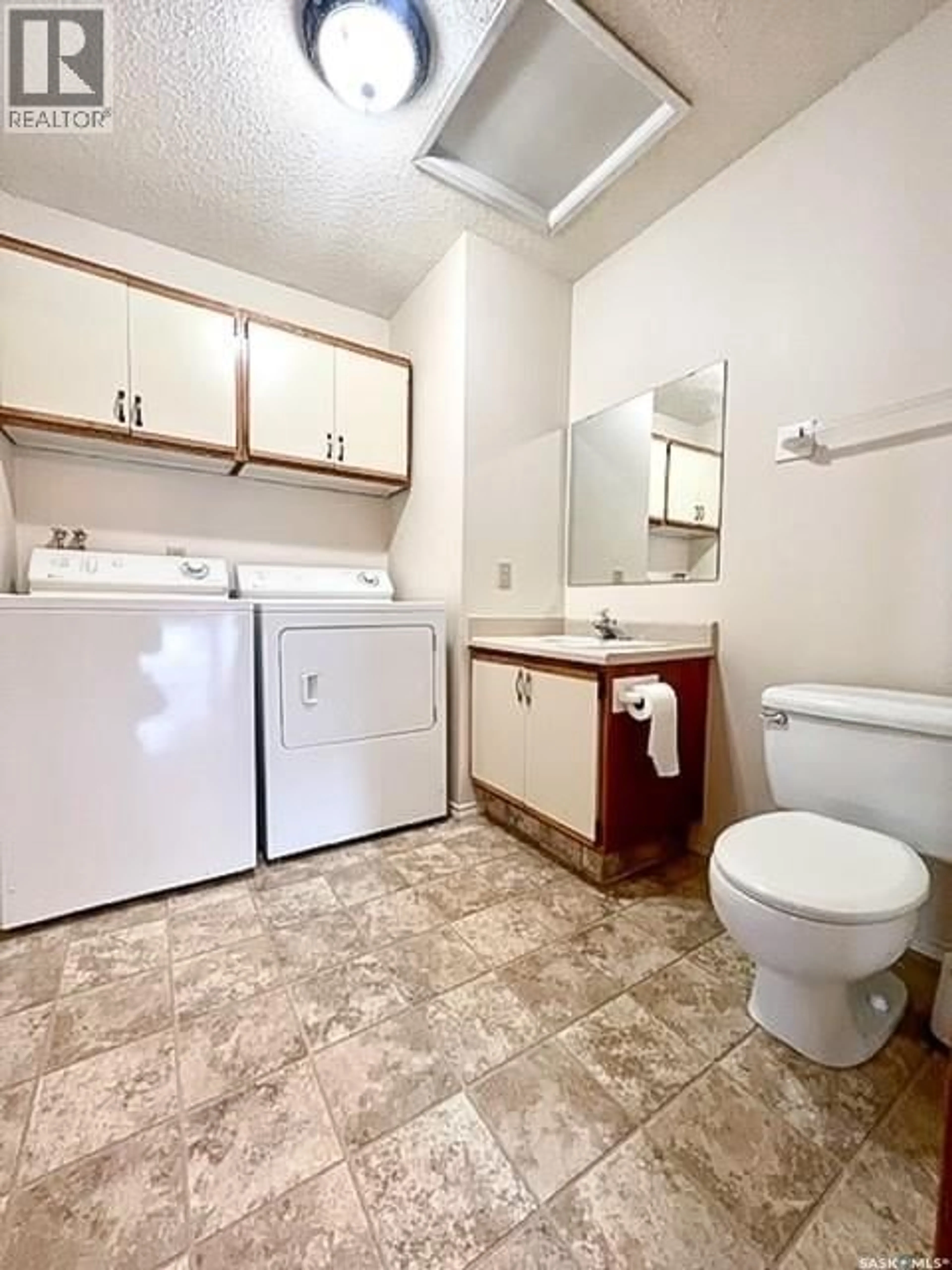 Standard bathroom, unknown for S - 3 34 CENTRAL AVENUE, Swift Current Saskatchewan S9H3E6