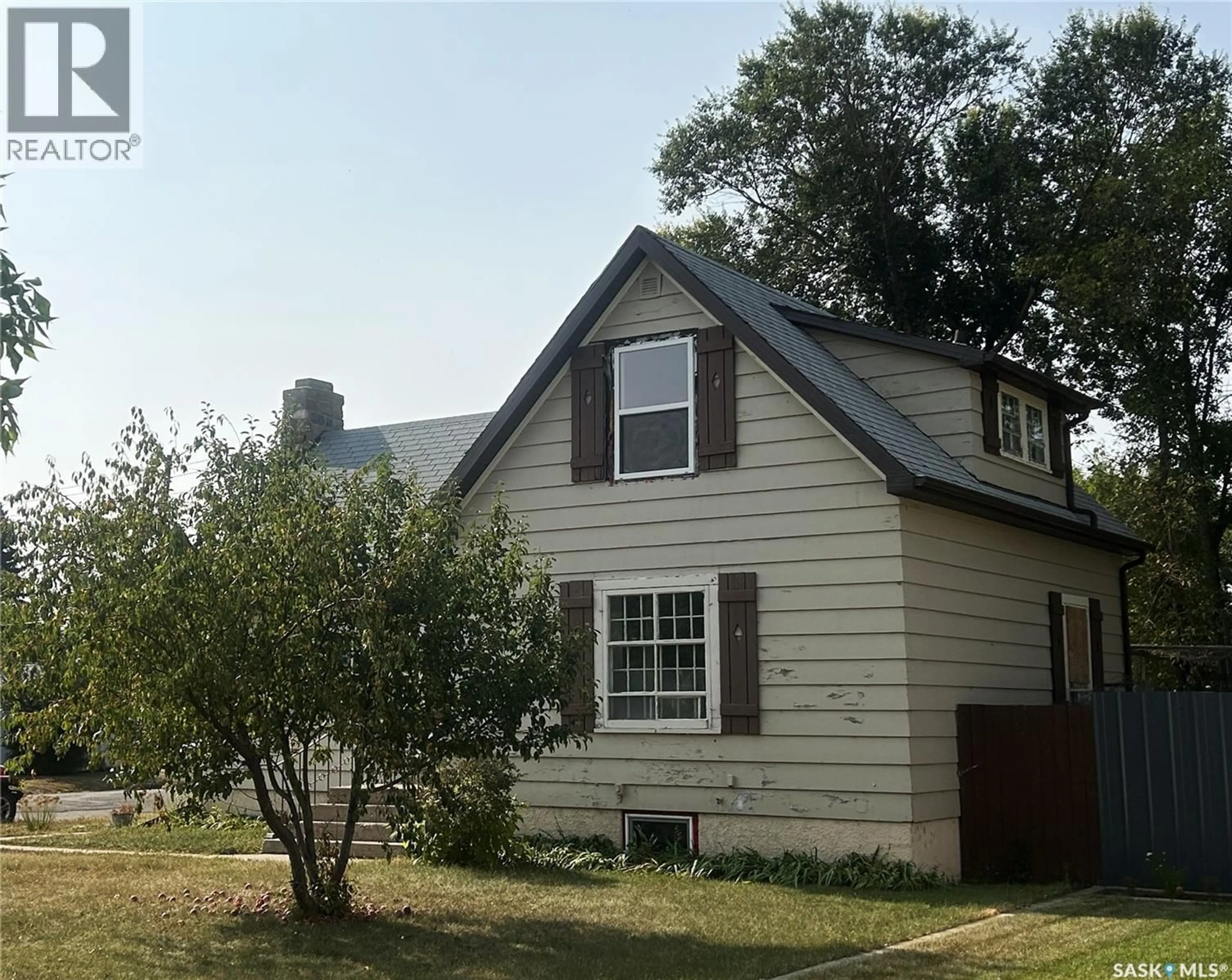 Home with vinyl exterior material, street for 1402 2ND STREET, Estevan Saskatchewan S4A0M6