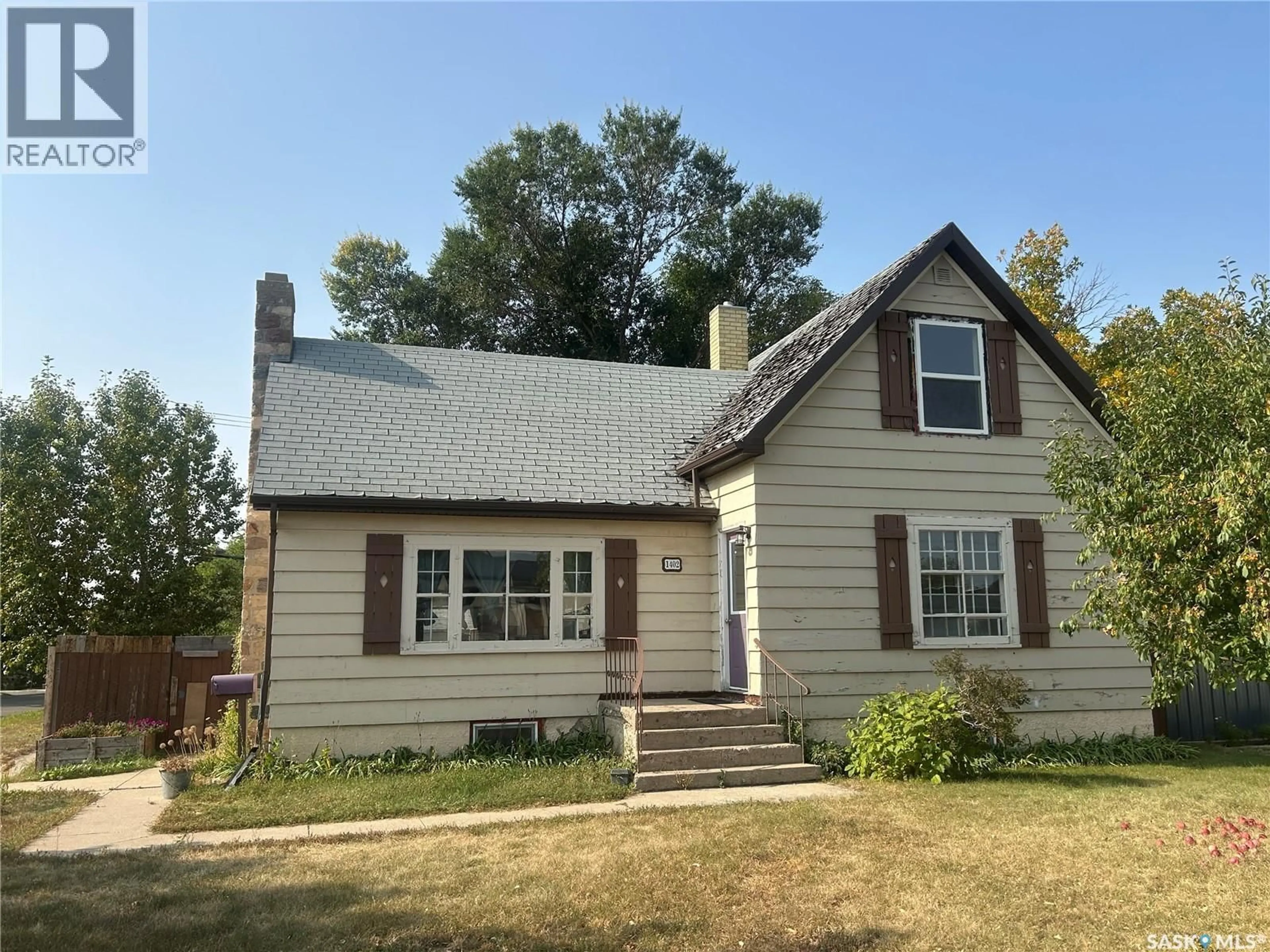 Home with vinyl exterior material, street for 1402 2ND STREET, Estevan Saskatchewan S4A0M6