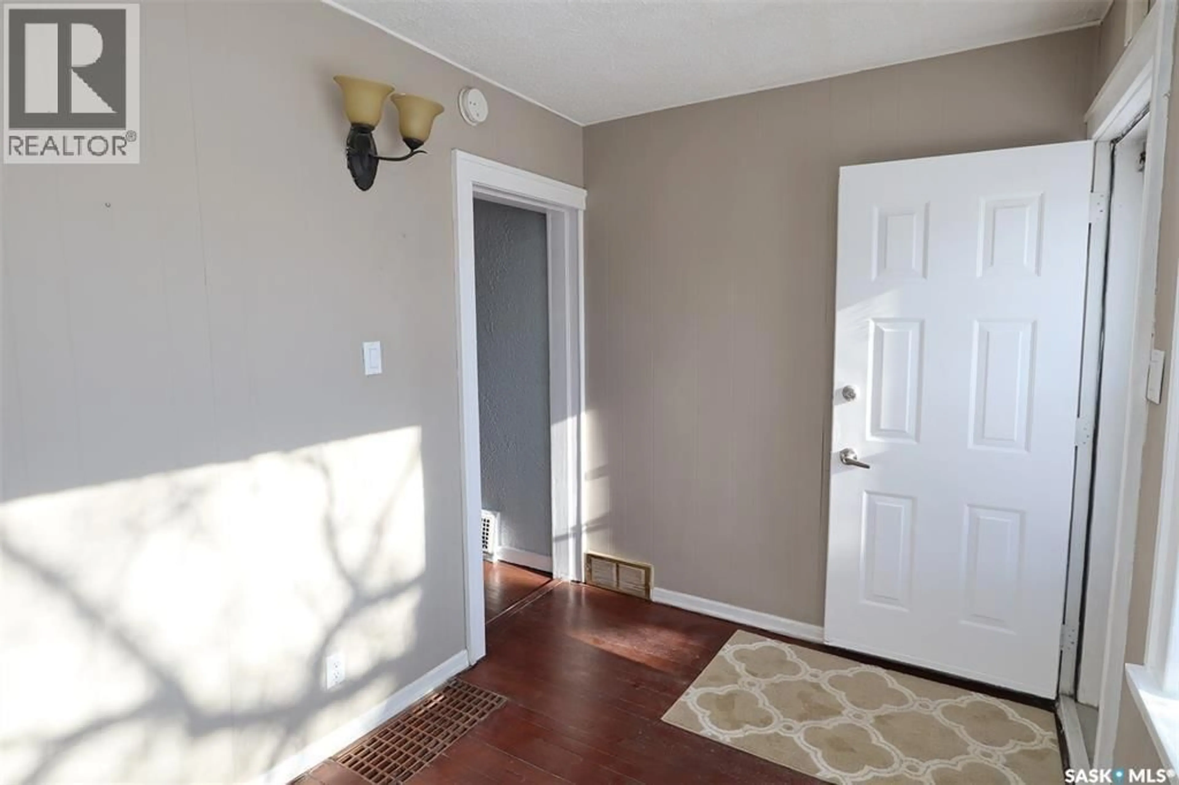 Indoor entryway for 4530 DEWDNEY AVENUE, Regina Saskatchewan S4T1B2