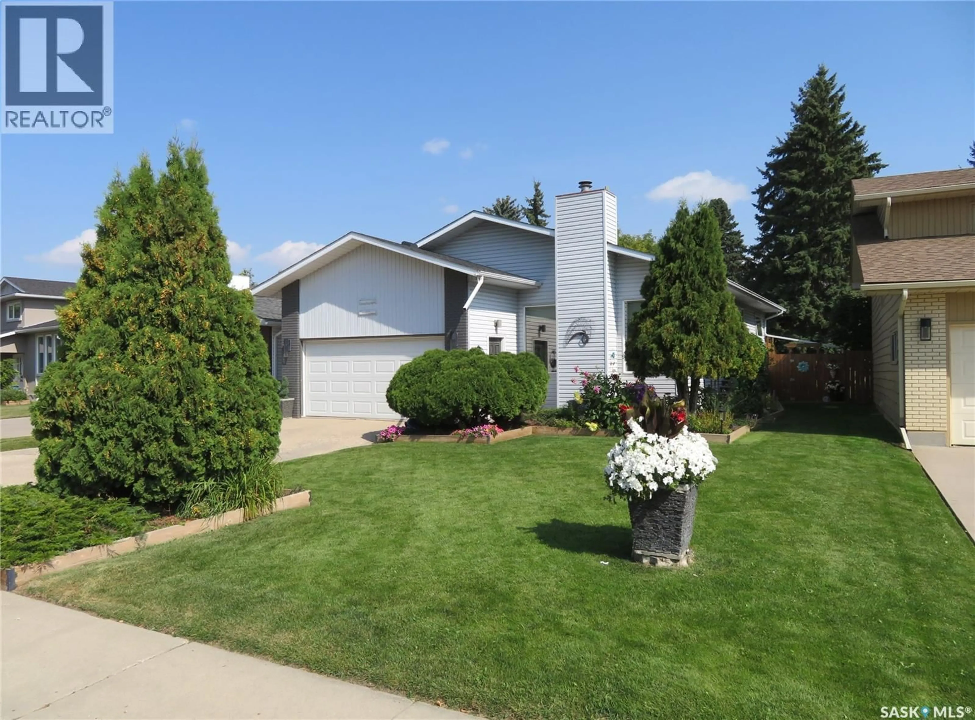 Home with vinyl exterior material, street for 115 SAGUENAY DRIVE, Saskatoon Saskatchewan S7K4M8