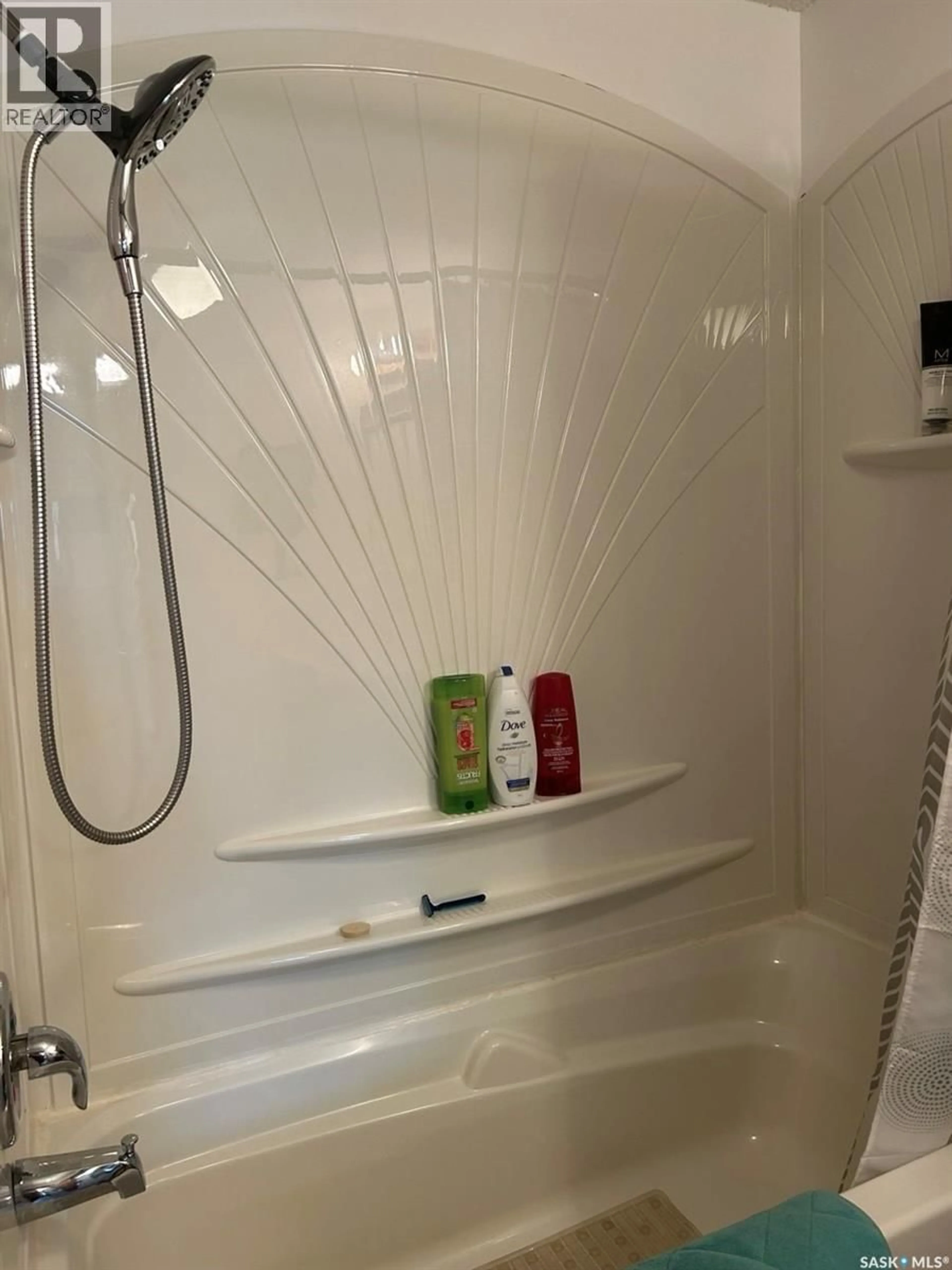 Standard bathroom, ceramic/tile floor for 206 2ND STREET, Carrot River Saskatchewan S0E0L0