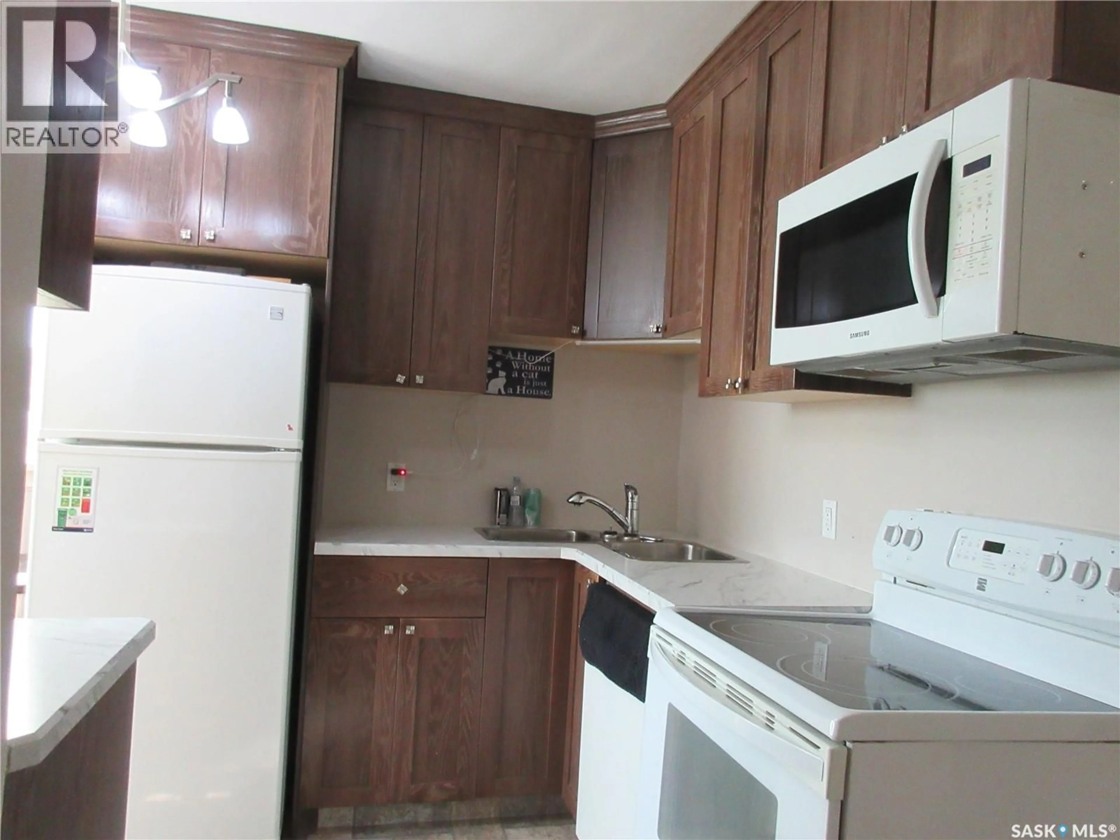 Standard kitchen, unknown for 2645 BRODER STREET, Regina Saskatchewan S4N3T6
