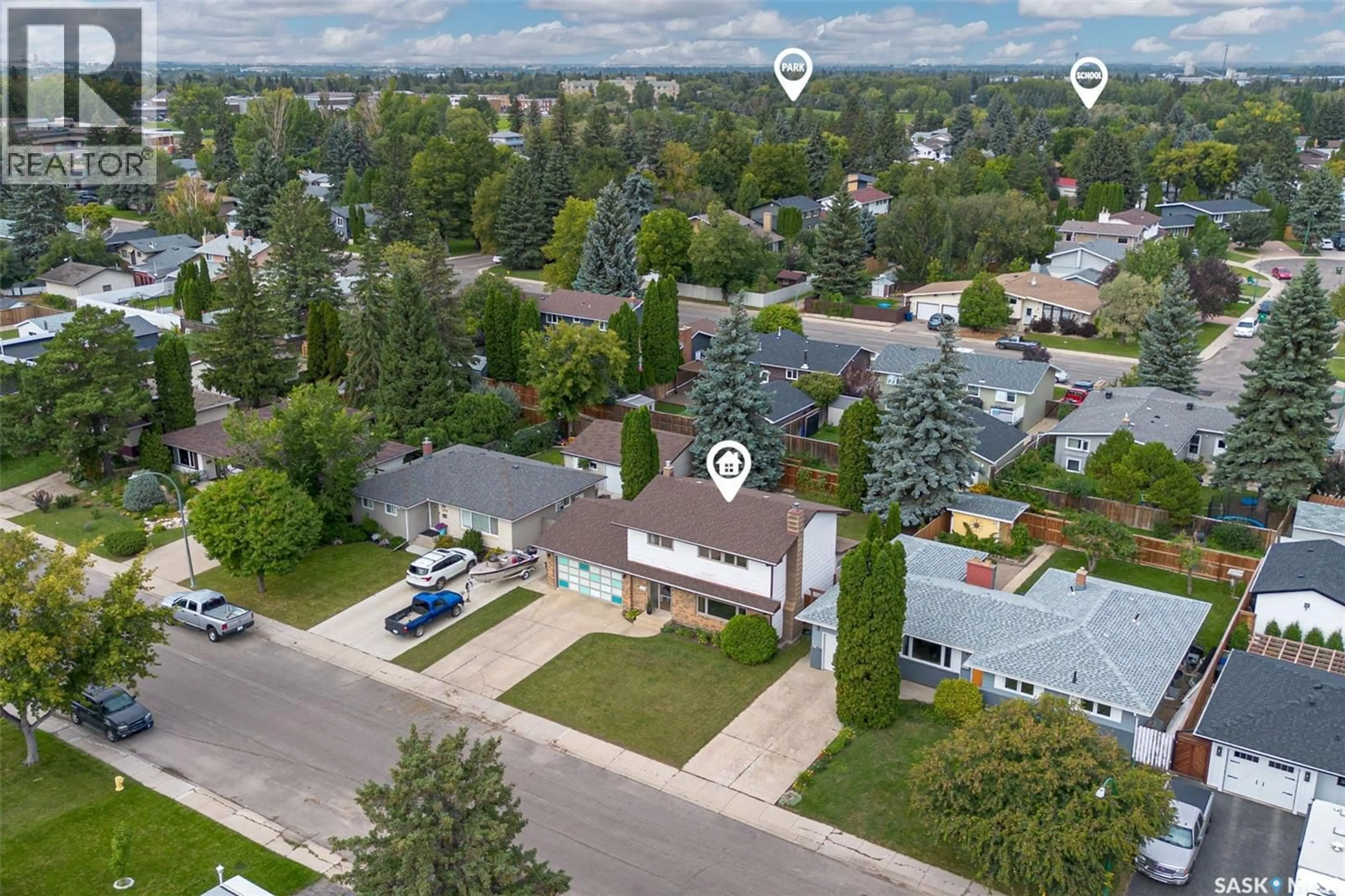 A pic from outside/outdoor area/front of a property/back of a property/a pic from drone, street for 213 ANDERSON CRESCENT, Saskatoon Saskatchewan S7H4A1