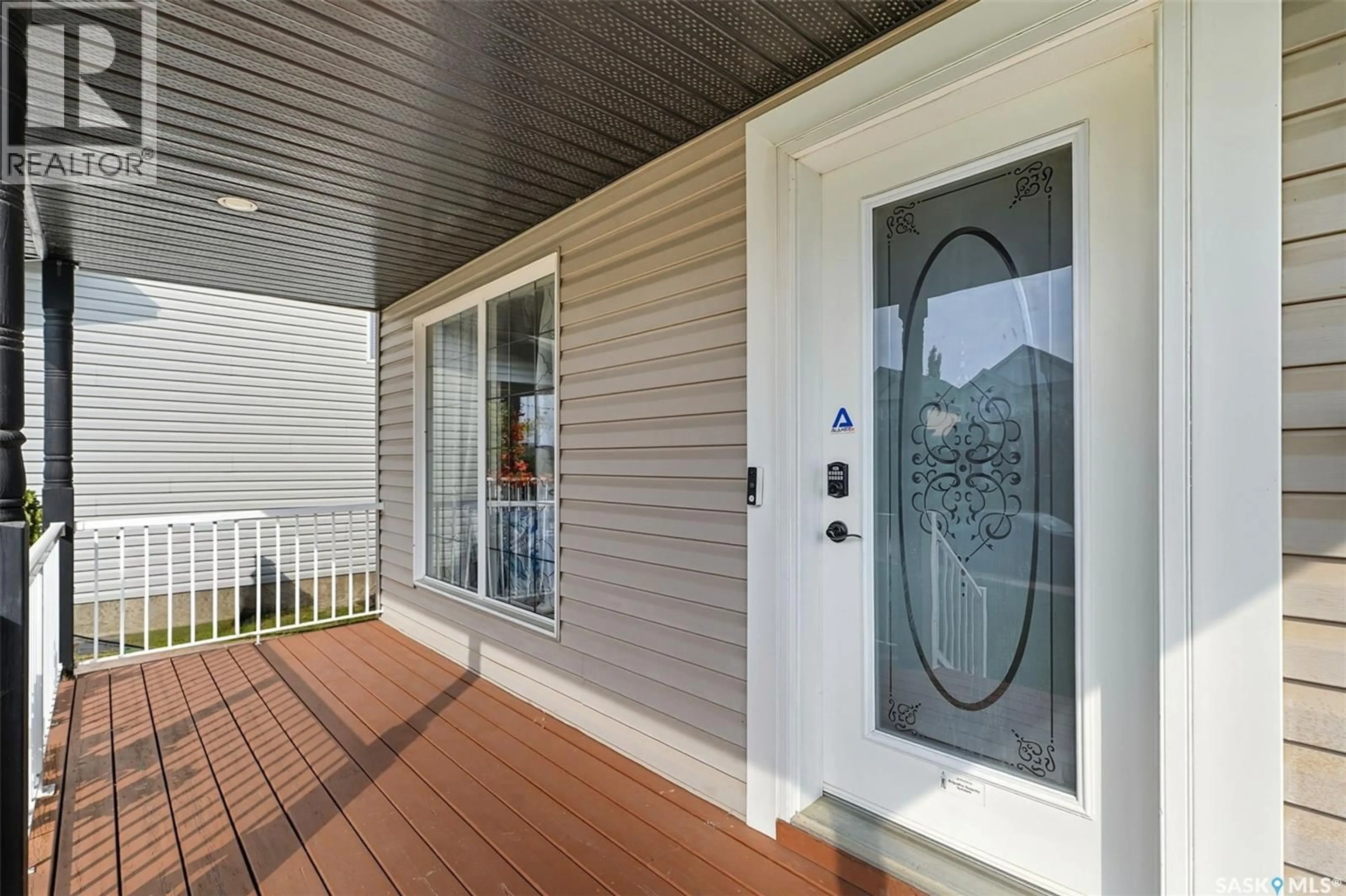 Indoor entryway for 518 DENHAM WAY, Saskatoon Saskatchewan S7R1E7